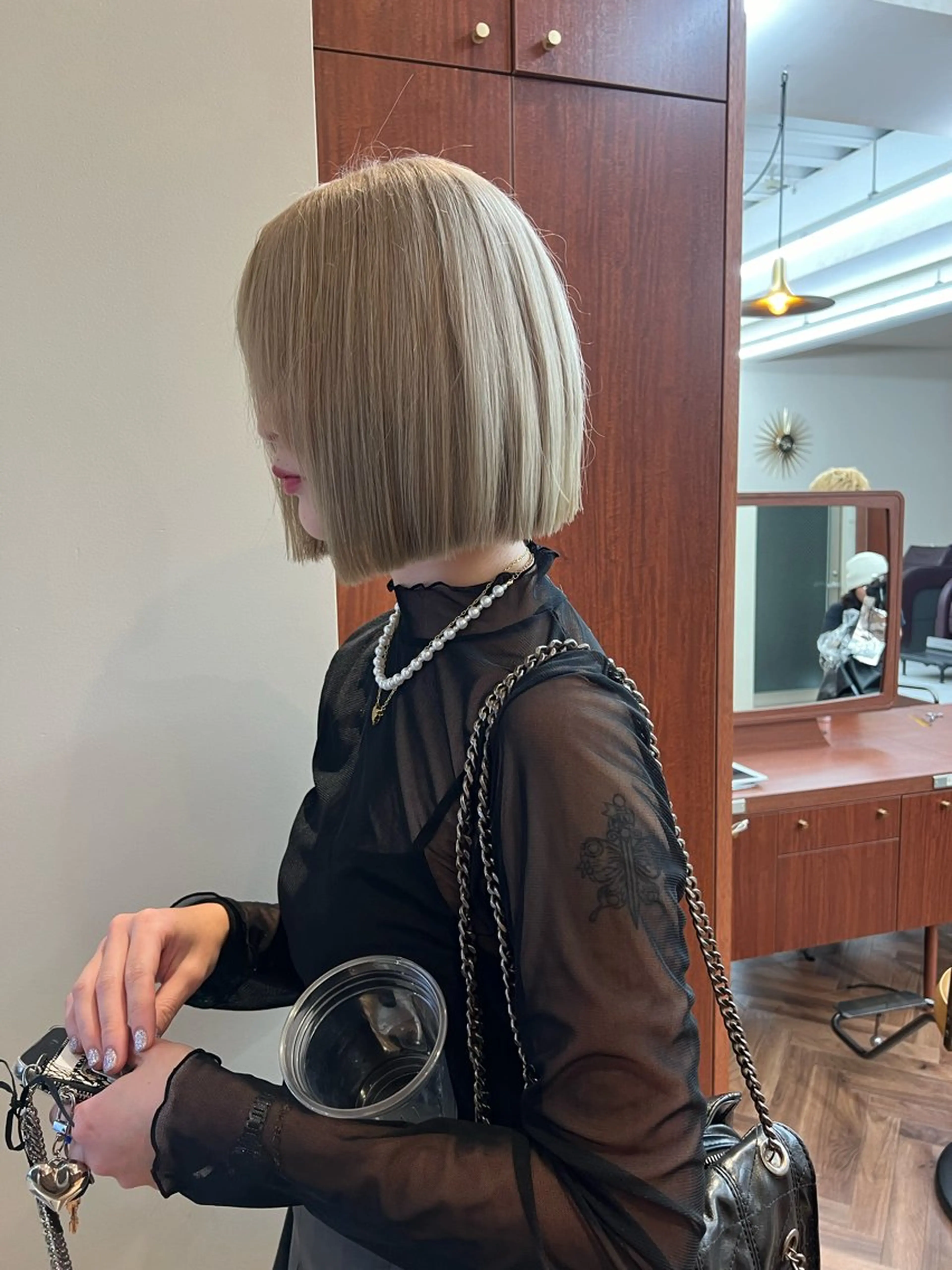 ショート カラー カット ヘアカラー トリートメント ニュアンスレイヤー ハイトーンカラーのヘアスタイル