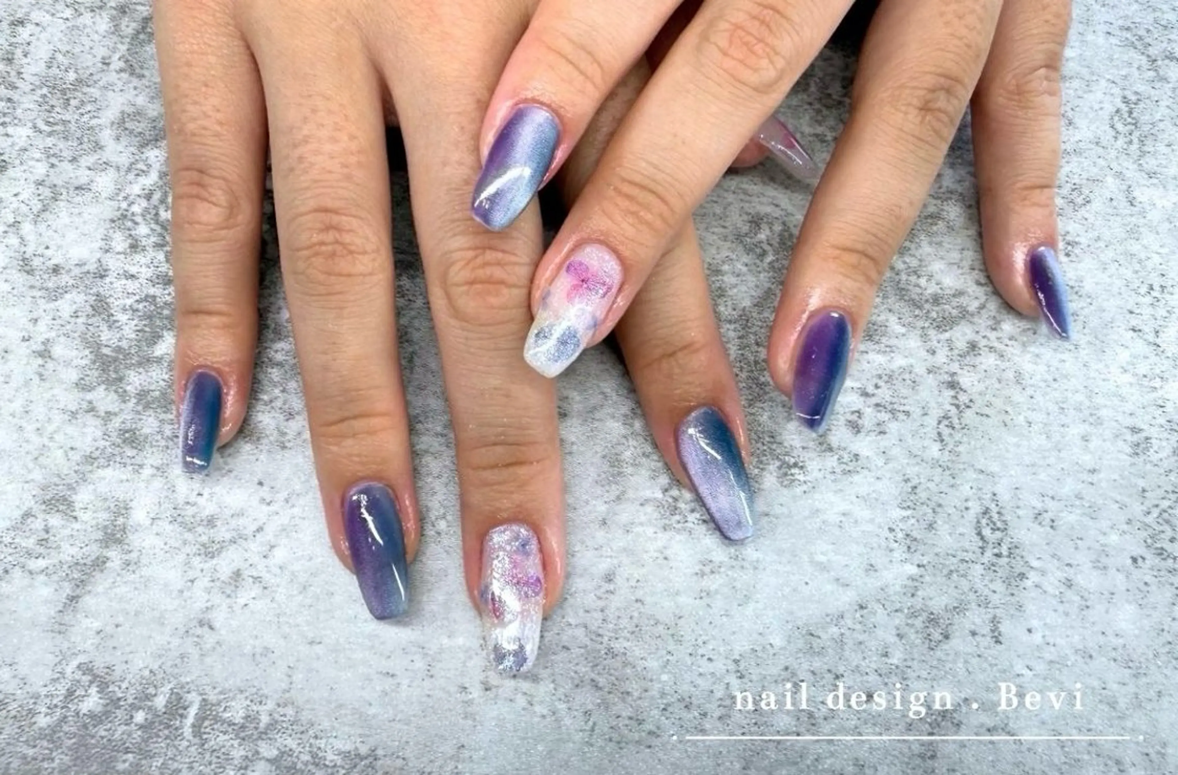 ネイル オーロラネイル クリアネイル フラッシュネイル フラッシュマグ フットネイル Bevi salonのその他イメージ