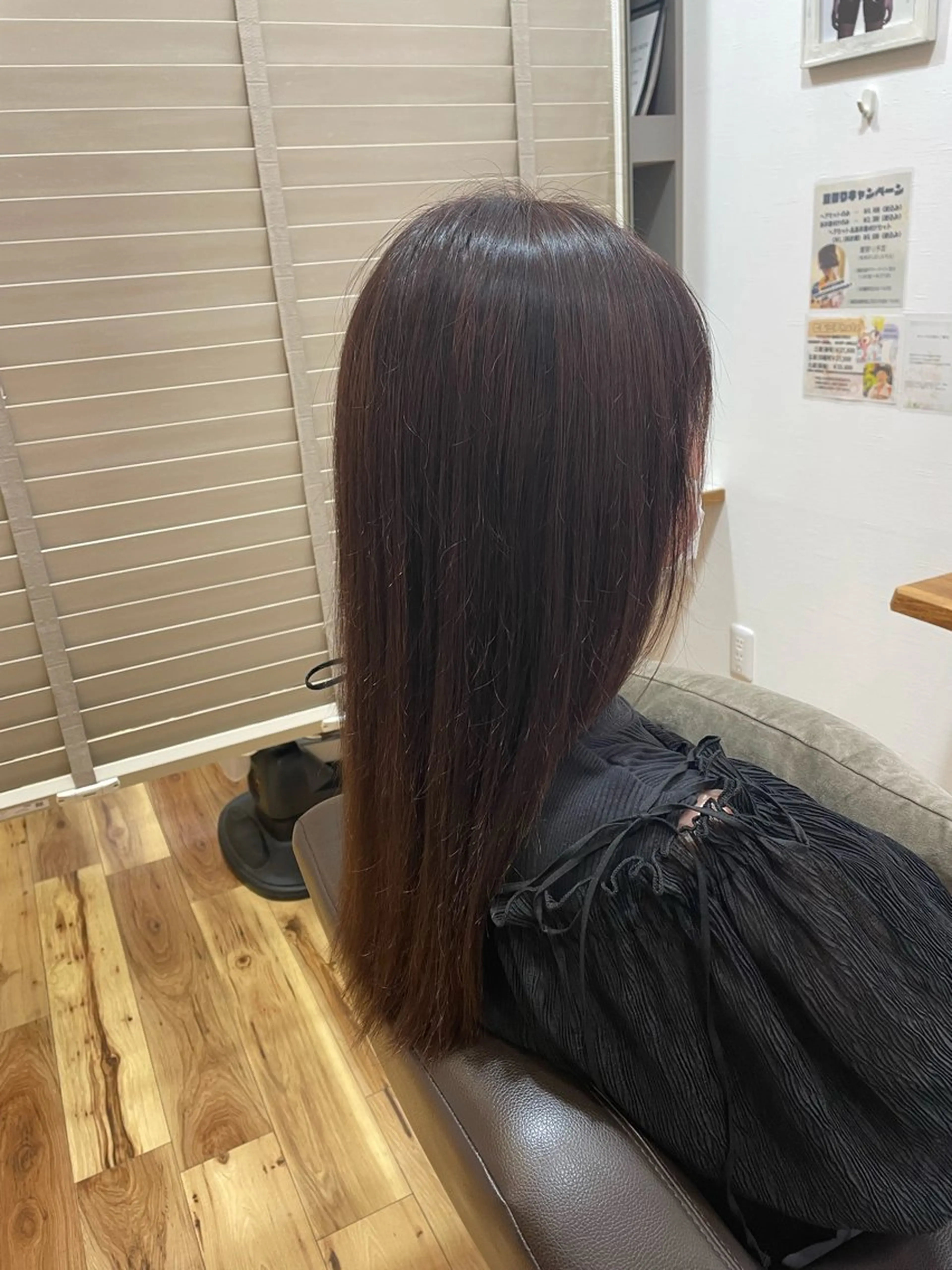 ロング カラー ブリーチ ピンクカラー ヘアカラー 根石 結菜のヘアスタイル