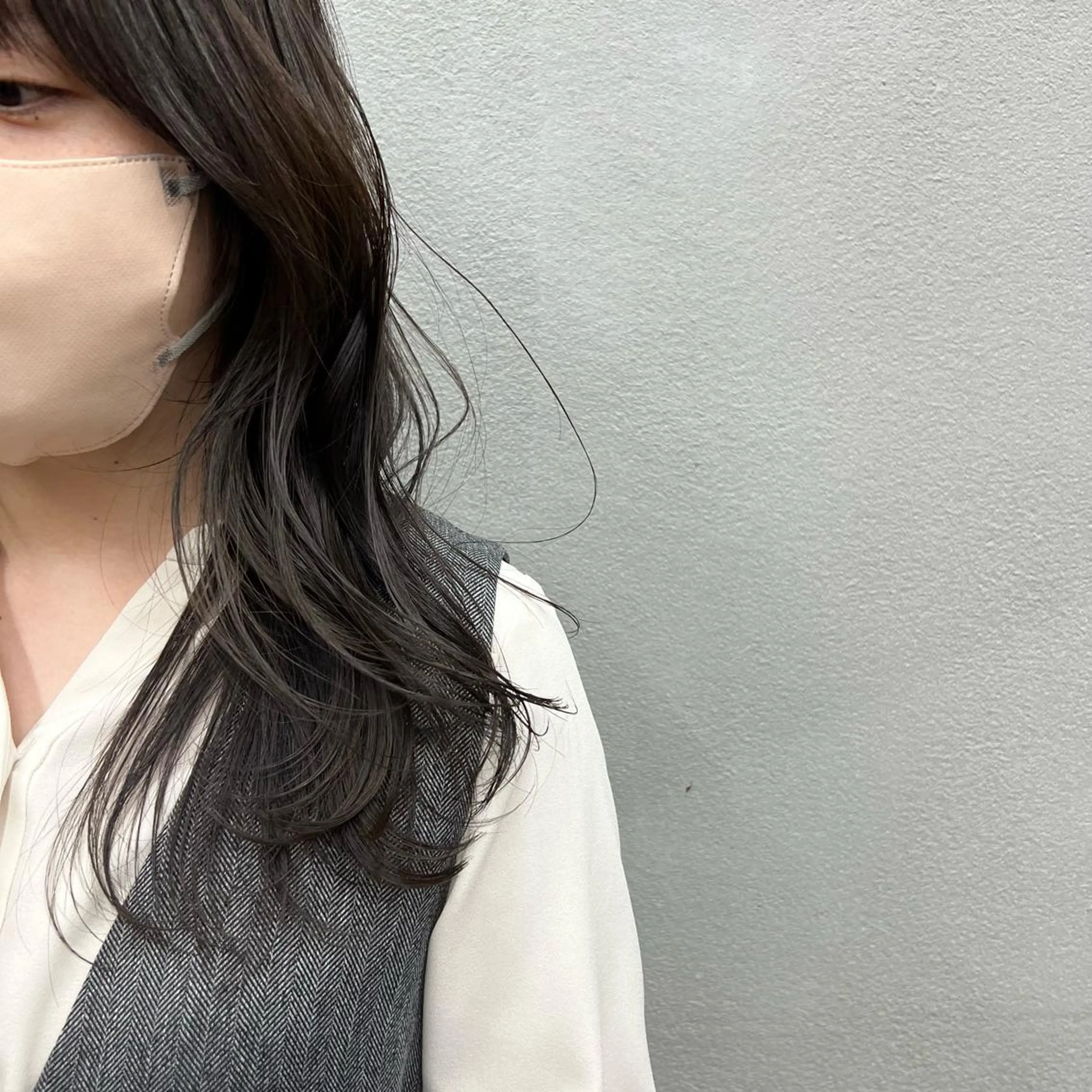 セミロング カラー ダークグレー ダークグレージュ グレージュ カット お顔まわりカット🌱 emo.村松泉綺のヘアスタイル