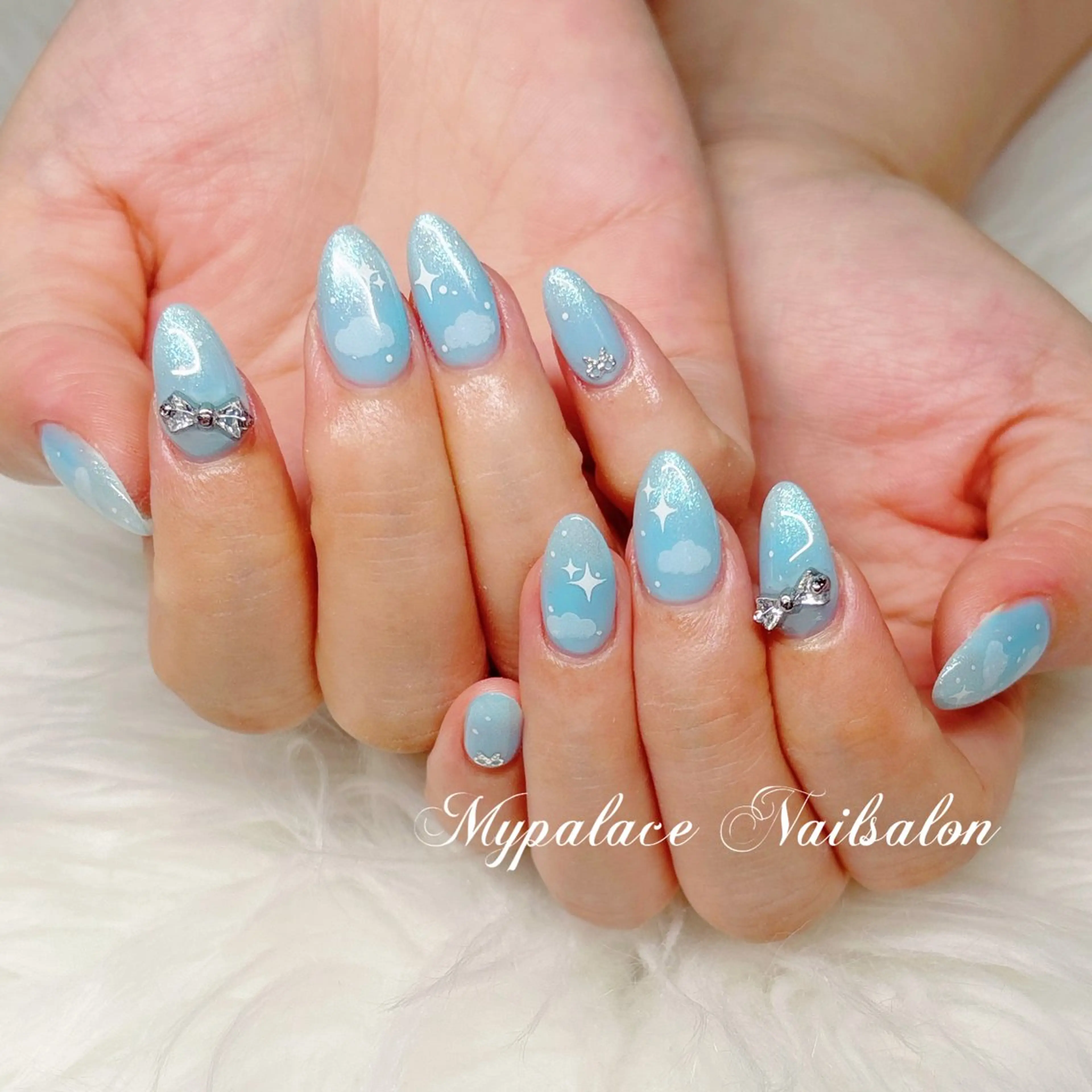 ネイル キラキラネイル 水色 リボン 夏ネイル ハンドネイル Yuis Nailスカルプ専門のネイルデザイン
