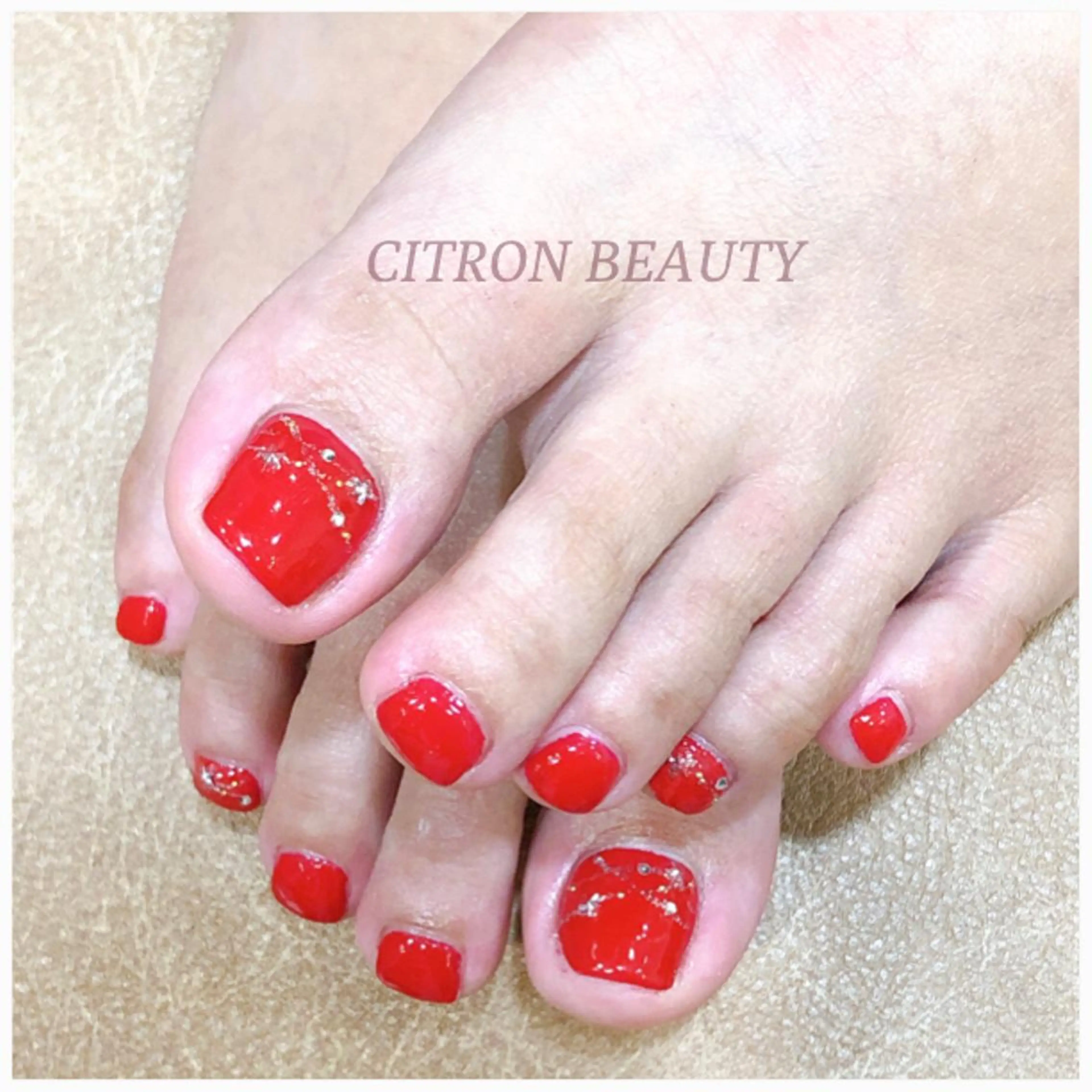 ネイル ジェルネイル 赤色 フットネイル CITRON NAIL💅冨田のネイルデザイン