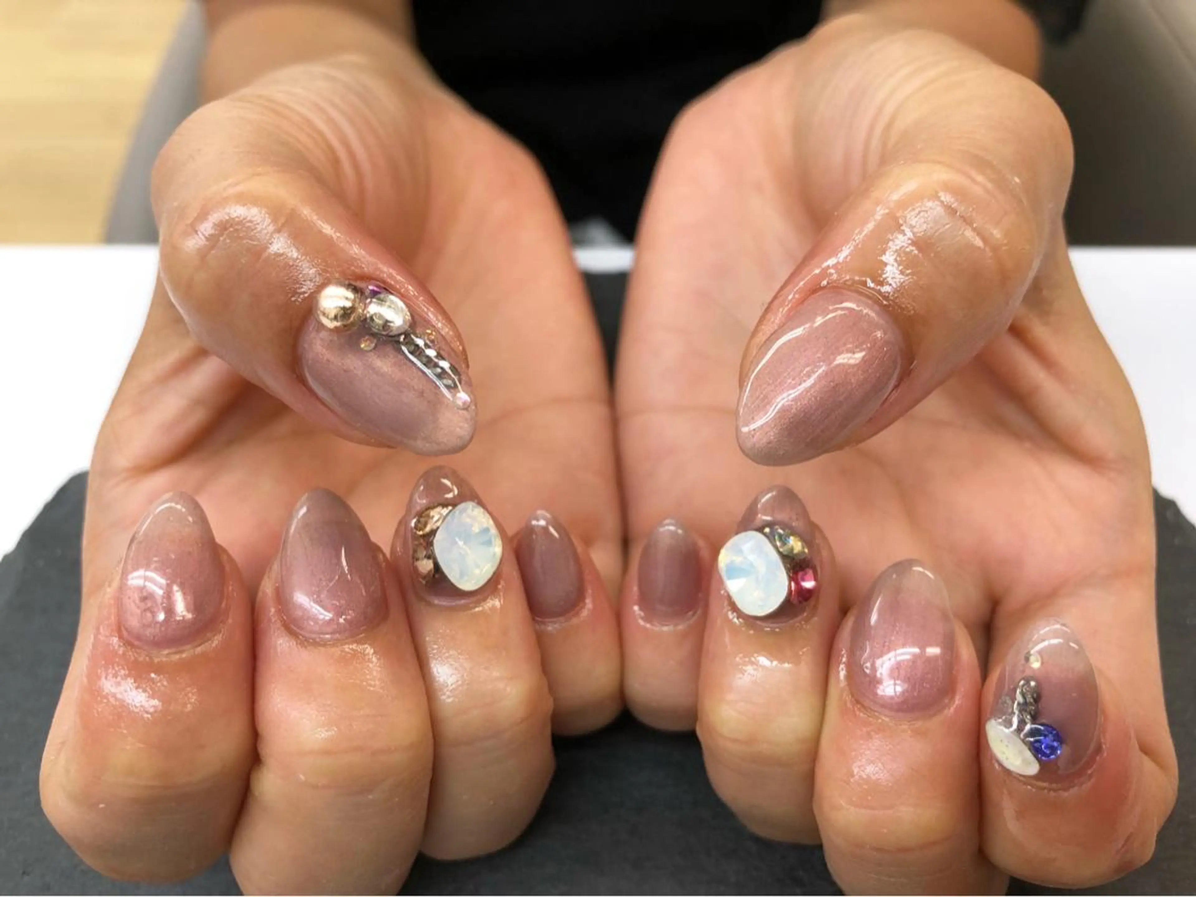 ネイル ストーンネイル ハンドネイル esNail&eye イーズネイル＆アイのネイルデザイン
