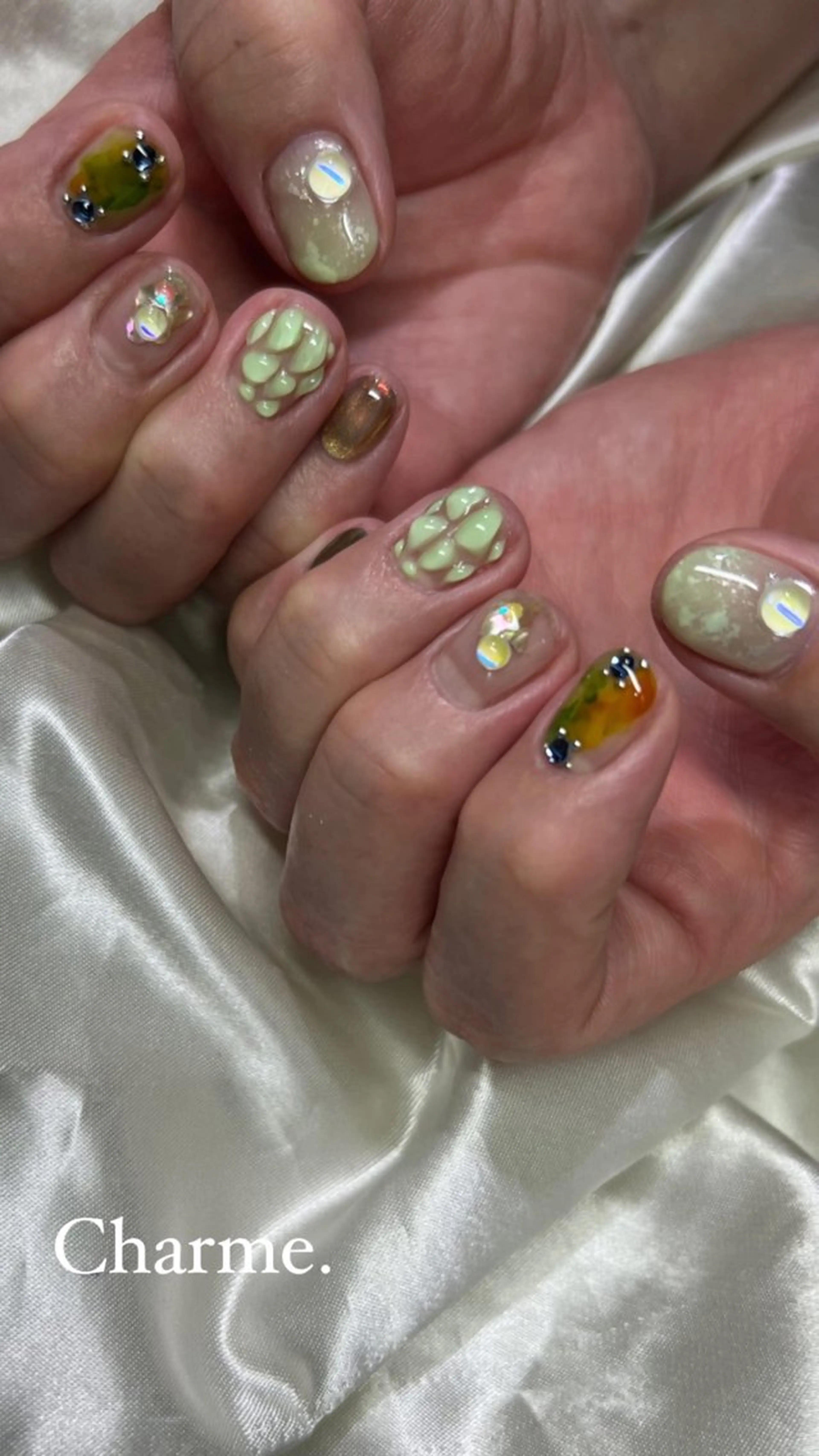 ネイル グリーン 持ち込み ニュアンスネイル Charme. NOBUKOのネイルデザイン