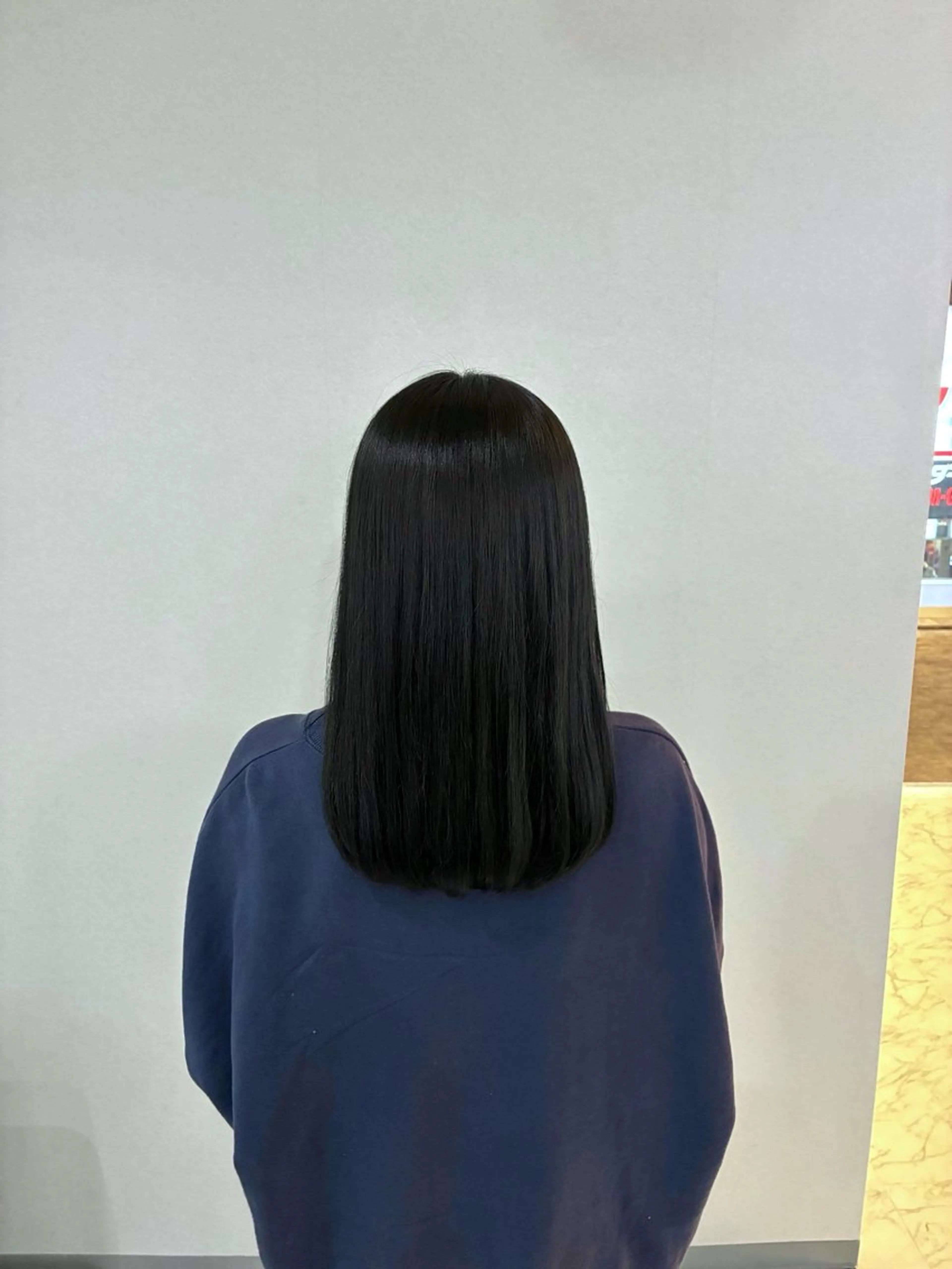 セミロング カラー 黒髪 ブルーカラー ブルーブラック 似合わせカット ハナダ メイのヘアスタイル