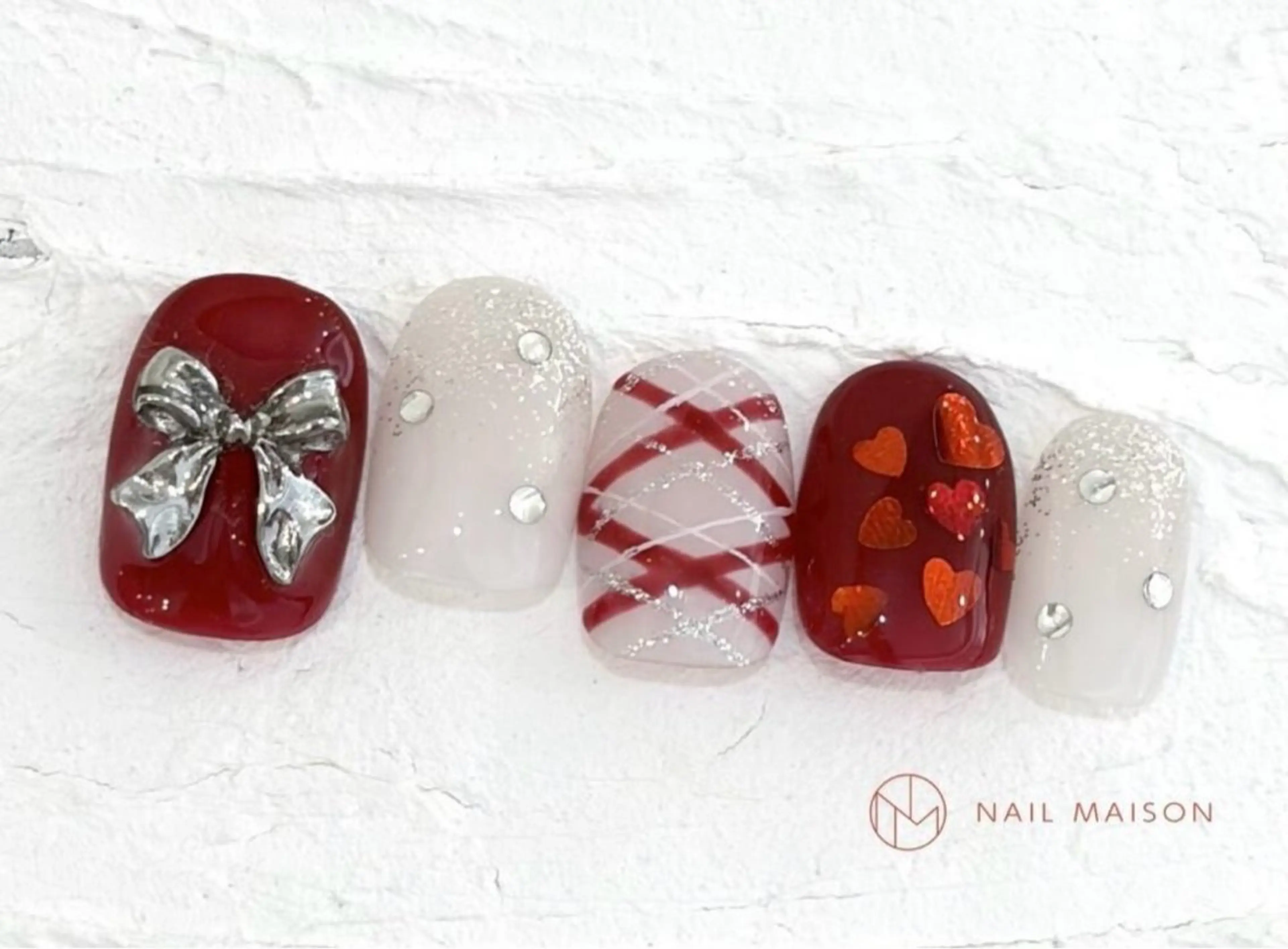 オフ無❤️赤チェックリボンネイルの写真