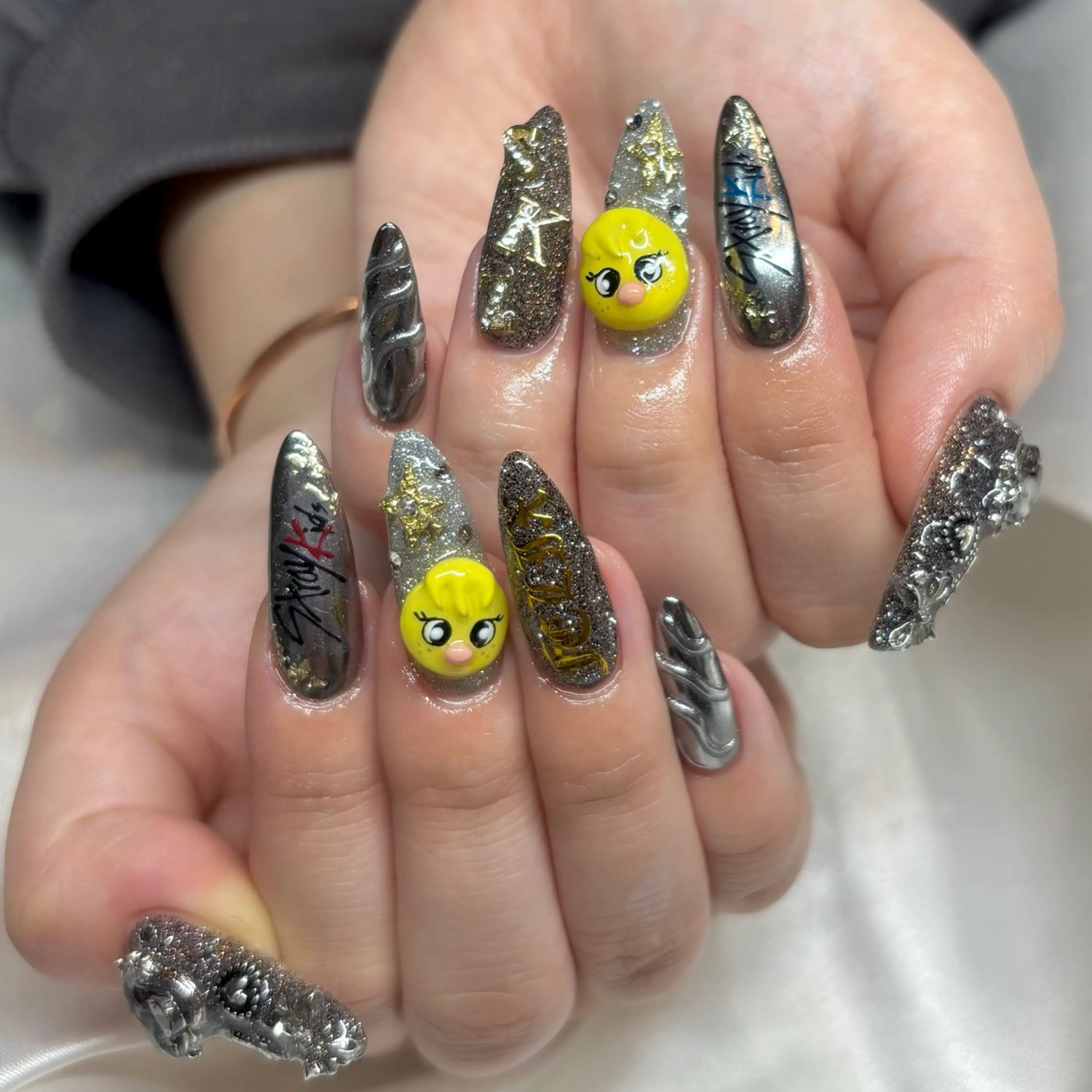 ネイル 持ち込み ハンドネイル . 未來のネイルデザイン