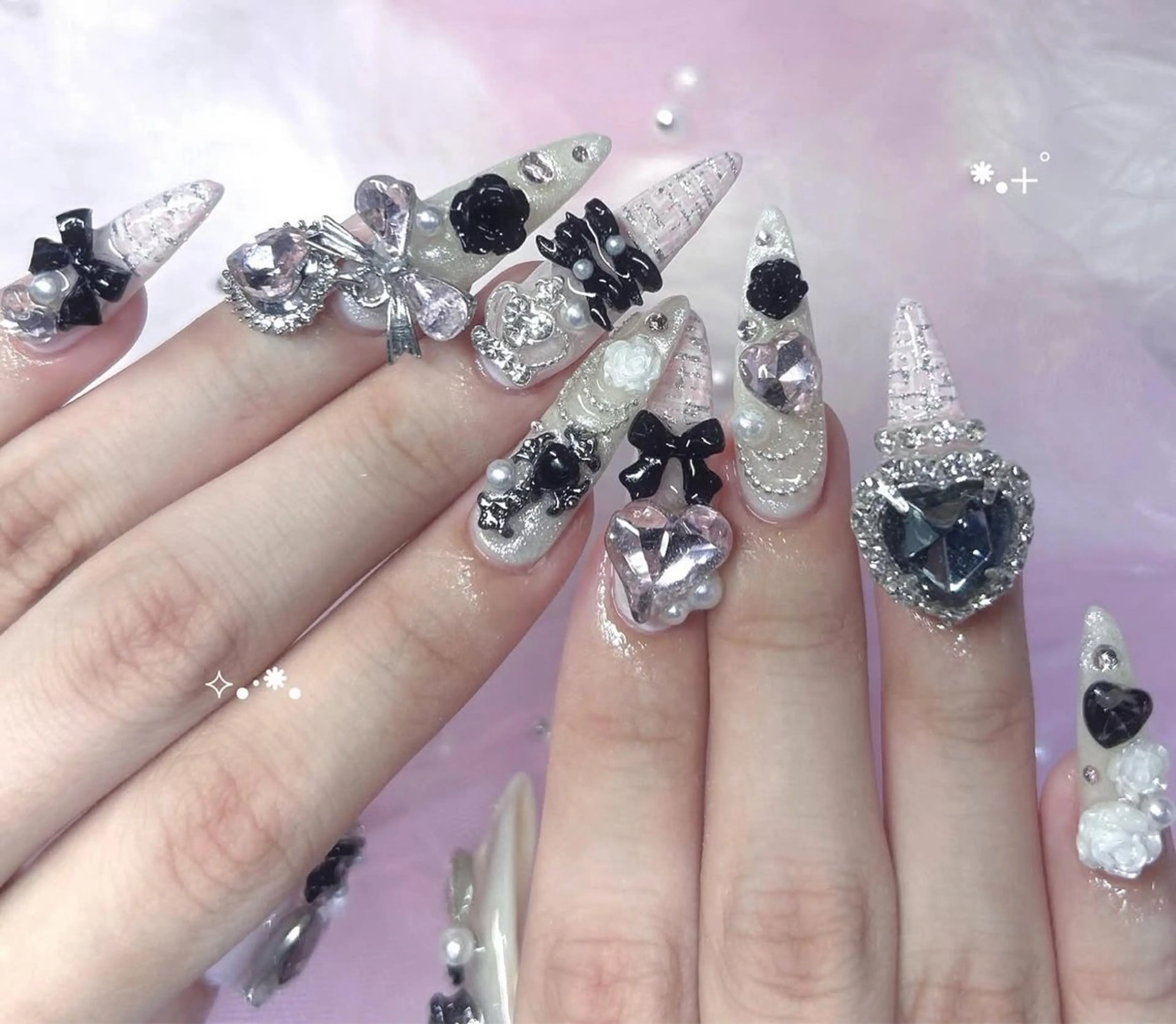 ネイル オーロラネイル フレンチネイル ジェルネイル ハロウィン キラキラネイル H.baby Nail Salonのネイルデザイン