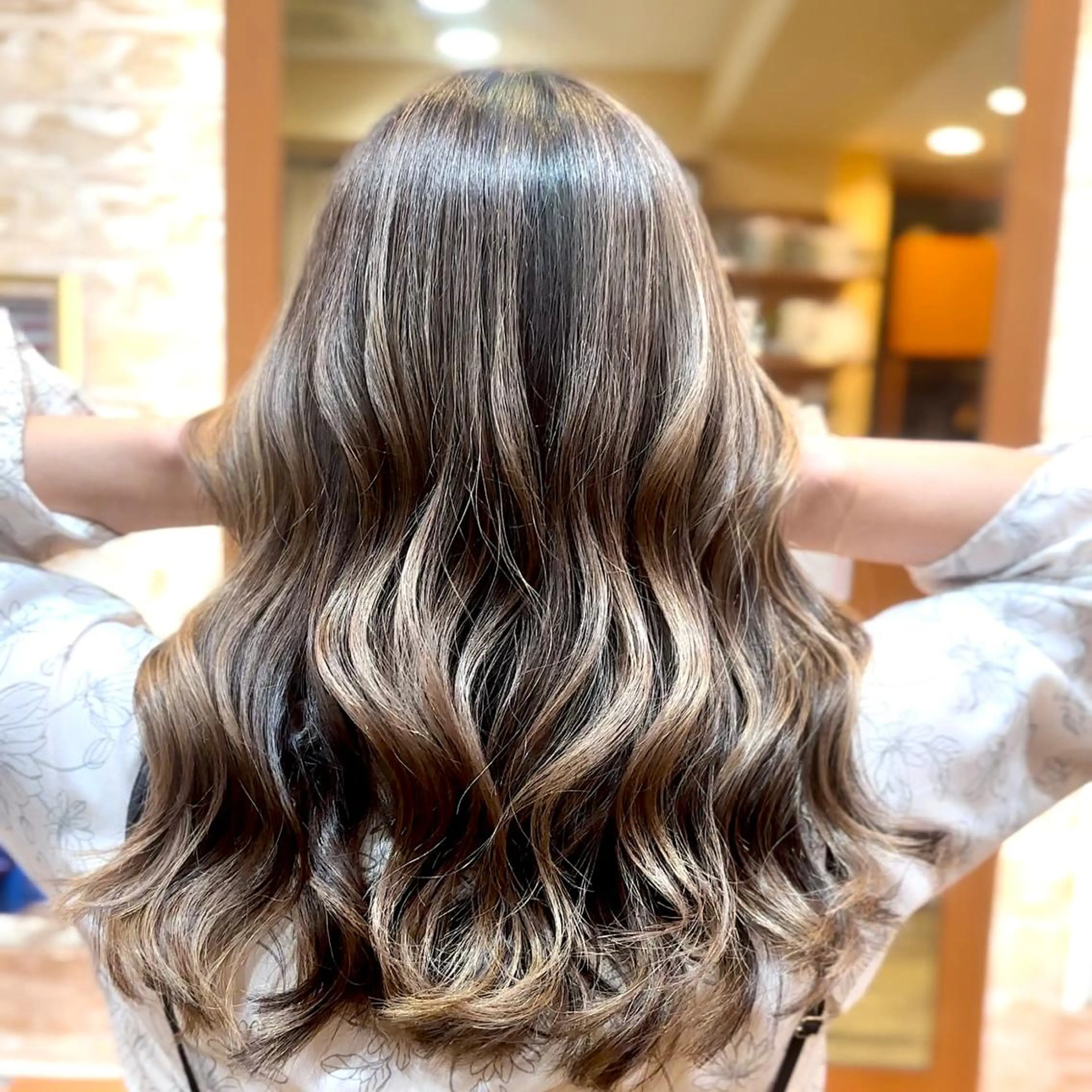 ミディアム レイヤーカット ヘアカラー トリートメント 美容室ジェミニ所属・小川 修平のヘアスタイル