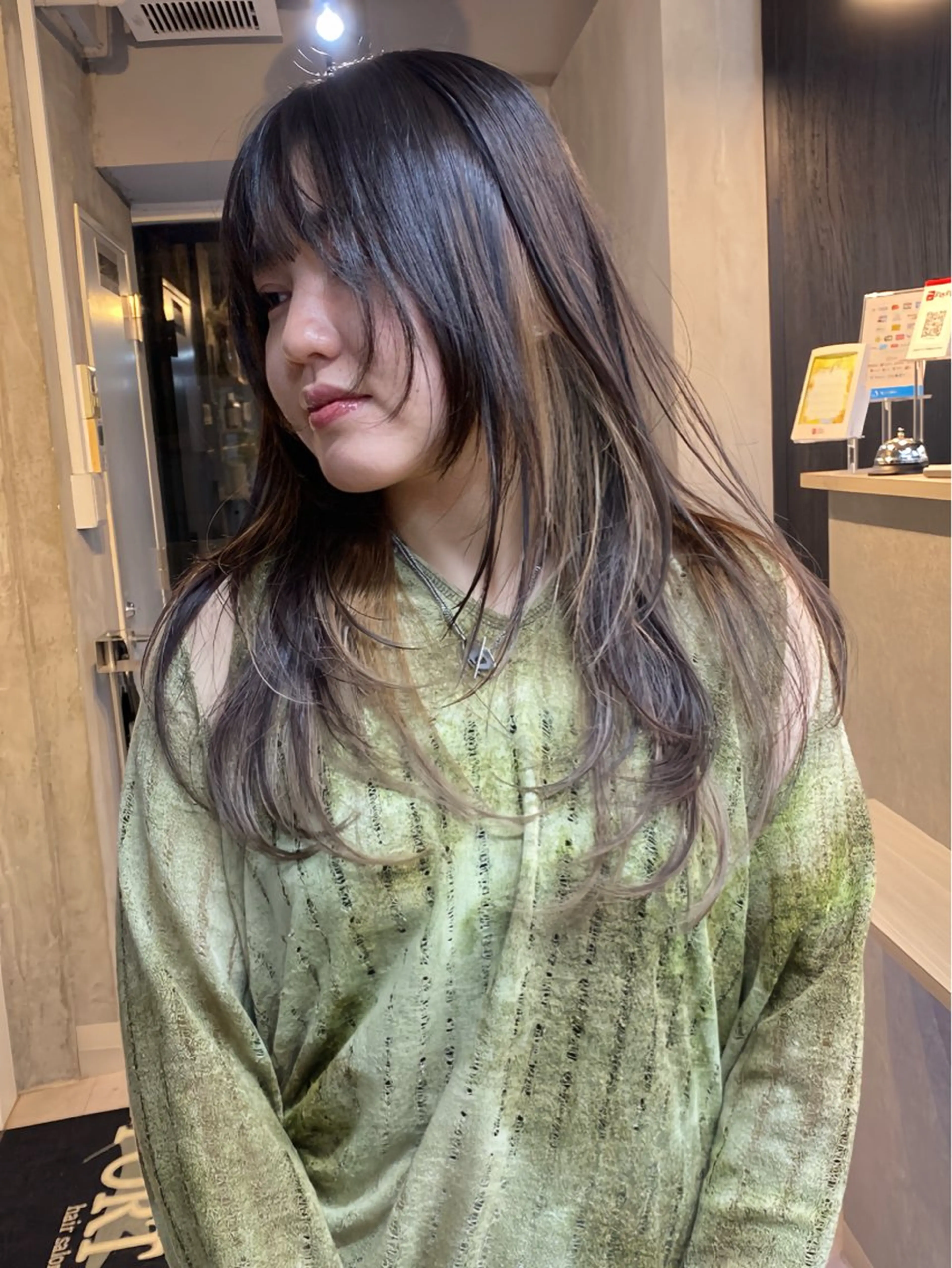 セミロング レイヤーカット FORT所属・透け感•艶感カラー 池本　紘之のヘアスタイル