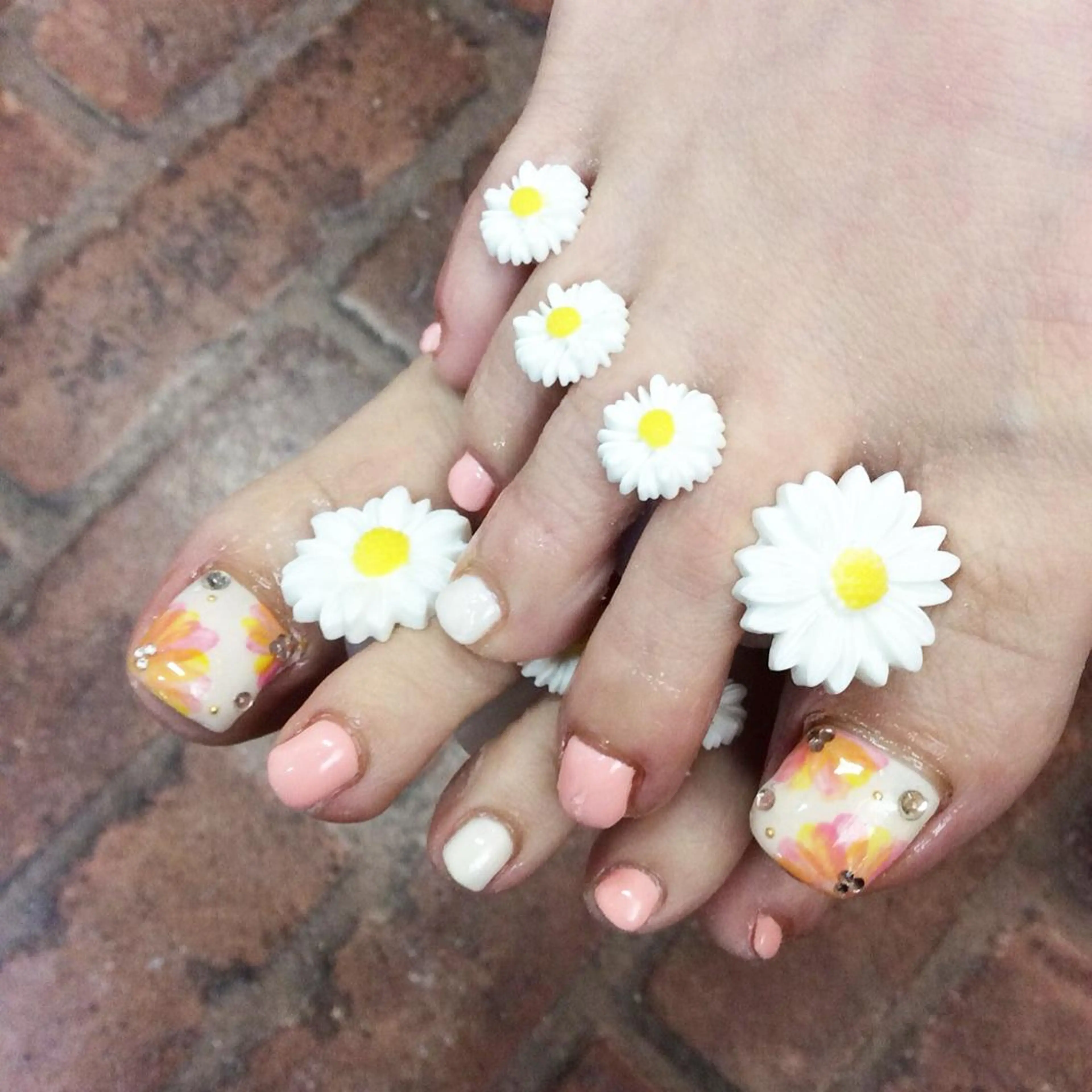 ネイル マツエク・マツパ フラワーネイル フットネイル esNail&eye イーズネイル＆アイのネイルデザイン