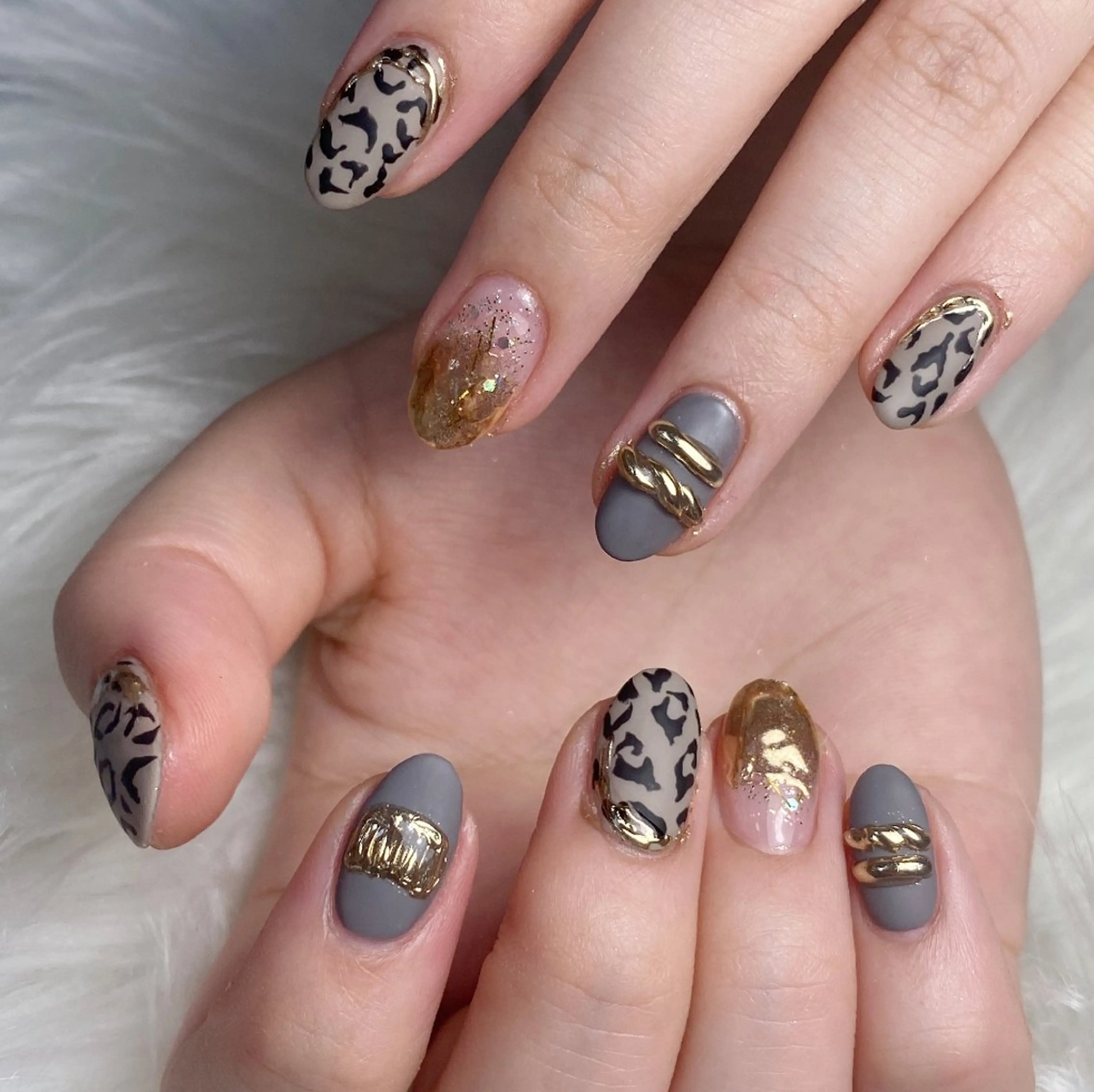 ネイル チークネイル 長さ出し フレンチネイル ジェルネイル キラキラネイル ハンドネイル UM Nail Salonのネイルデザイン
