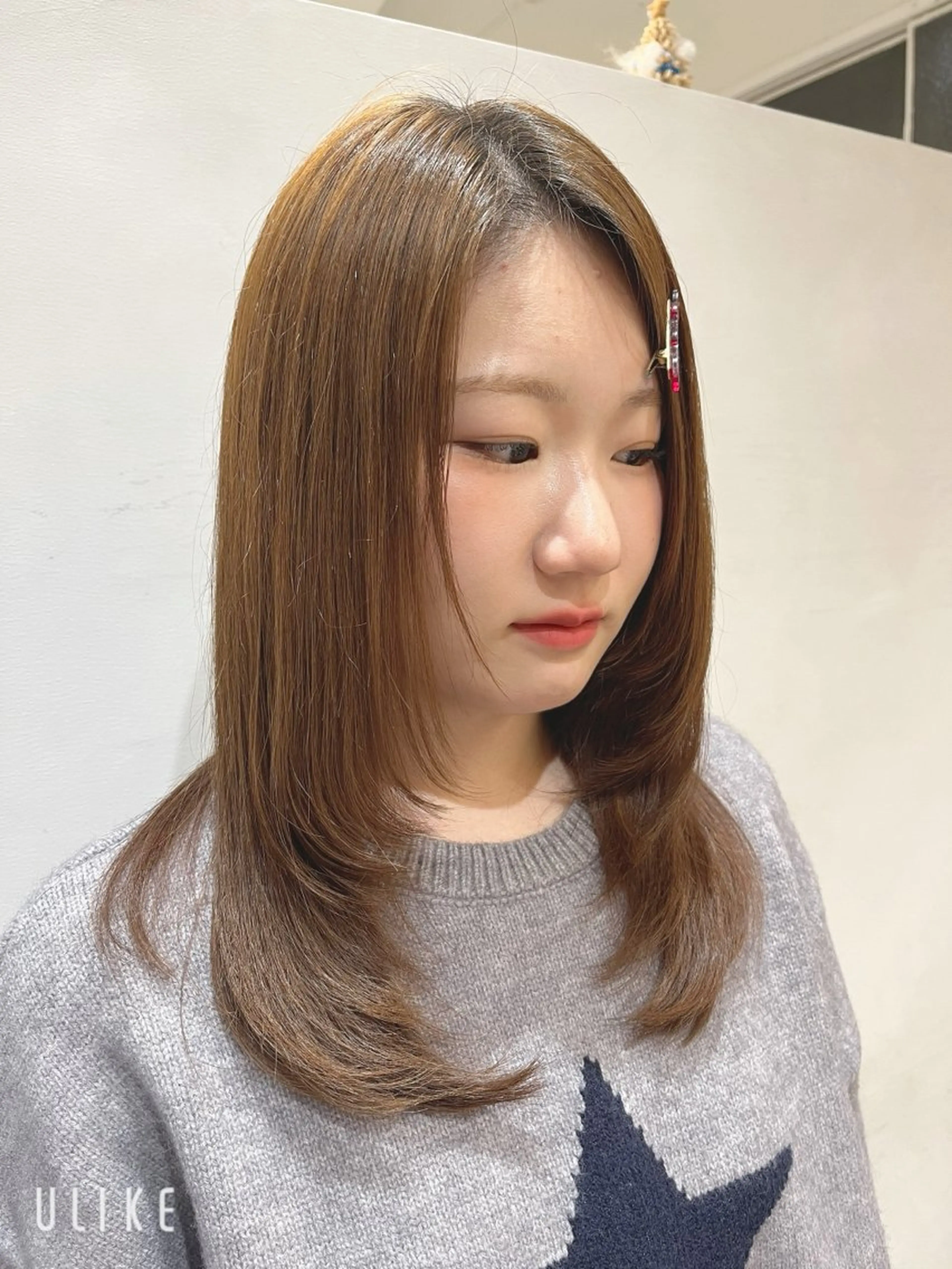 ロング 顔まわりレイヤー 顔周りカット レイヤーカット カット あらいしほ✩.*˚ メンズカットのヘアスタイル