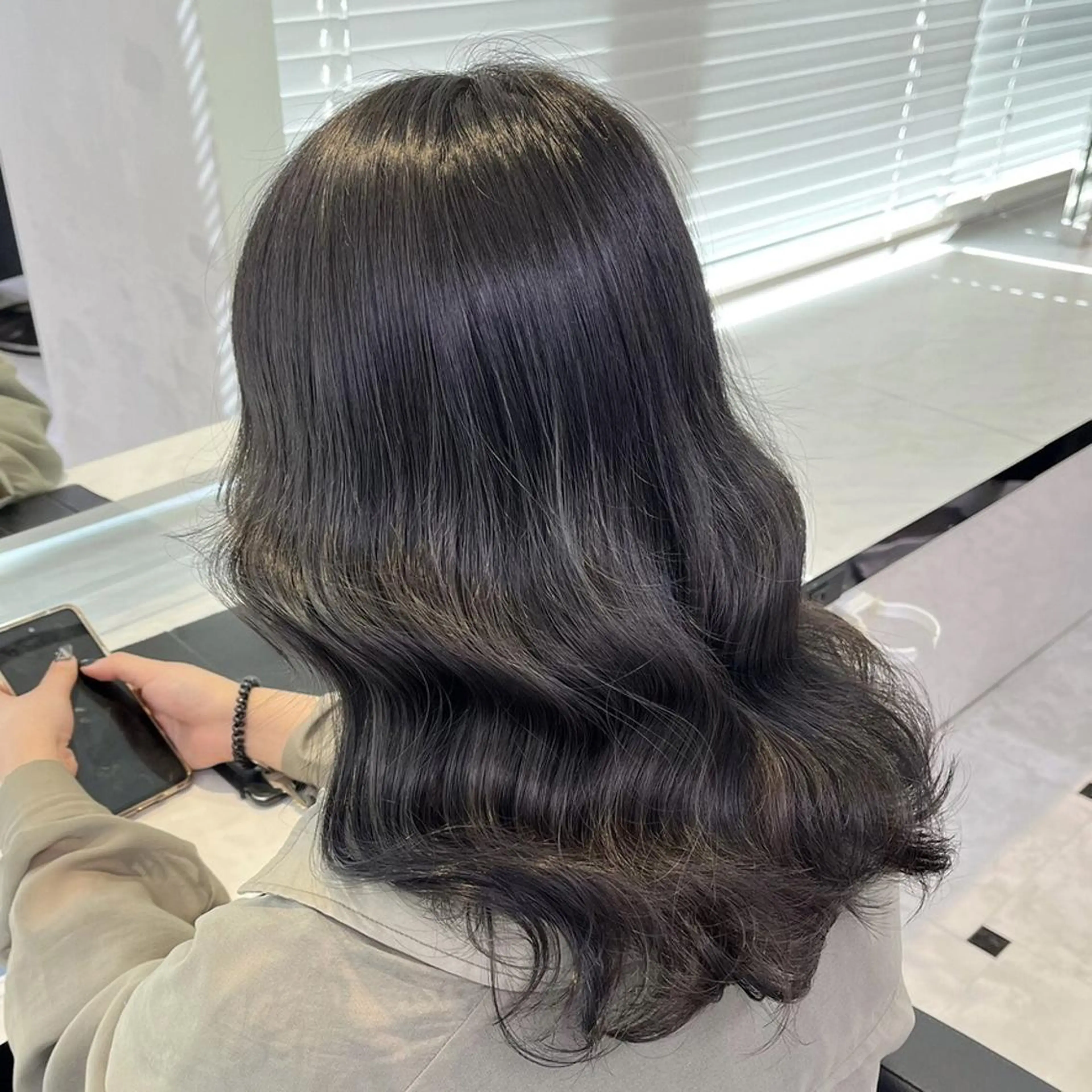 カラー 海外風ブリーチなし 🫒Rion🫒🩶のヘアスタイル