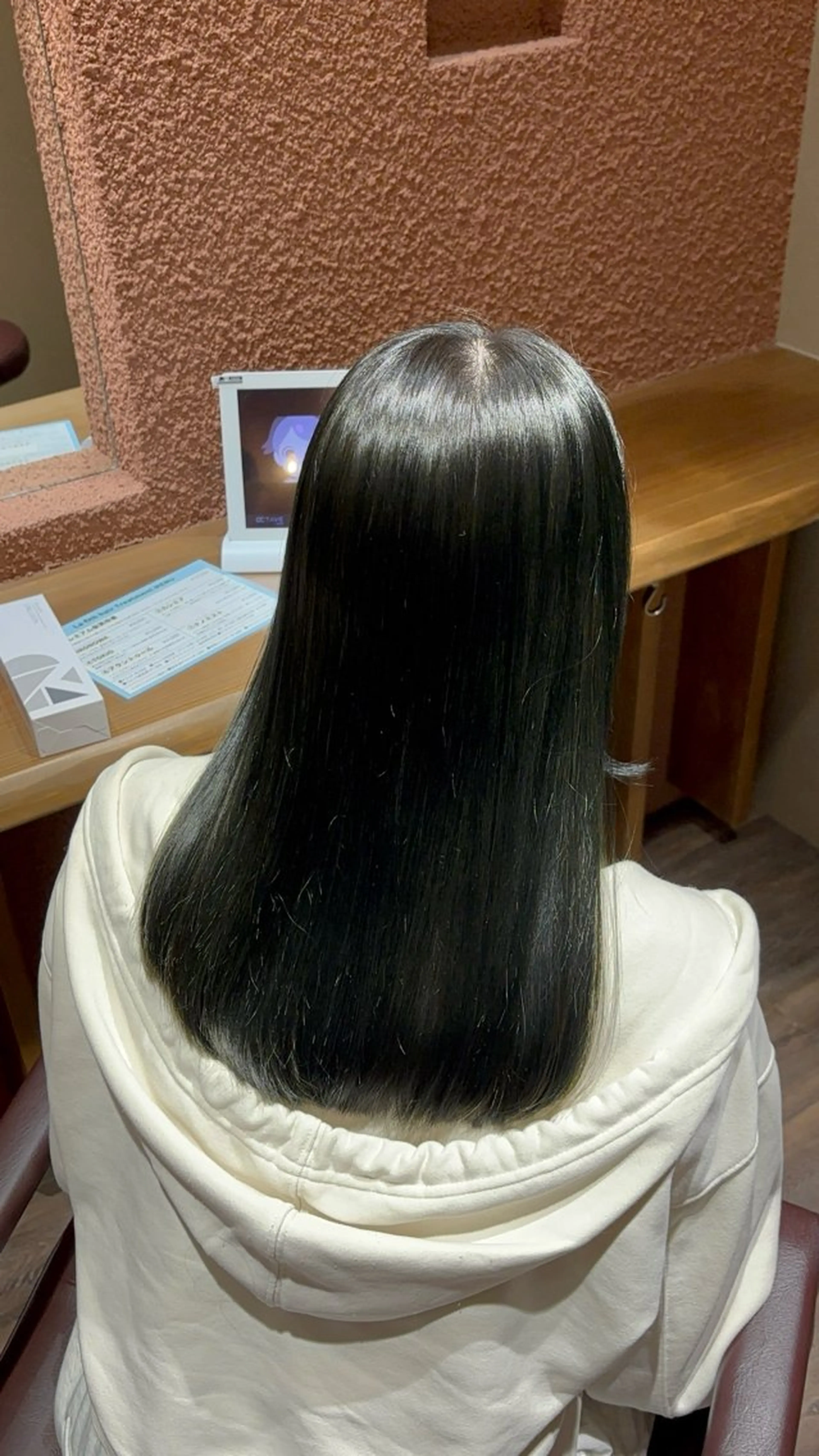 セミロング カット ヘアカラー lafith hair Glanz 桂所属・かじももな｜縮毛矯正 ｜透明感カラーのヘアスタイル