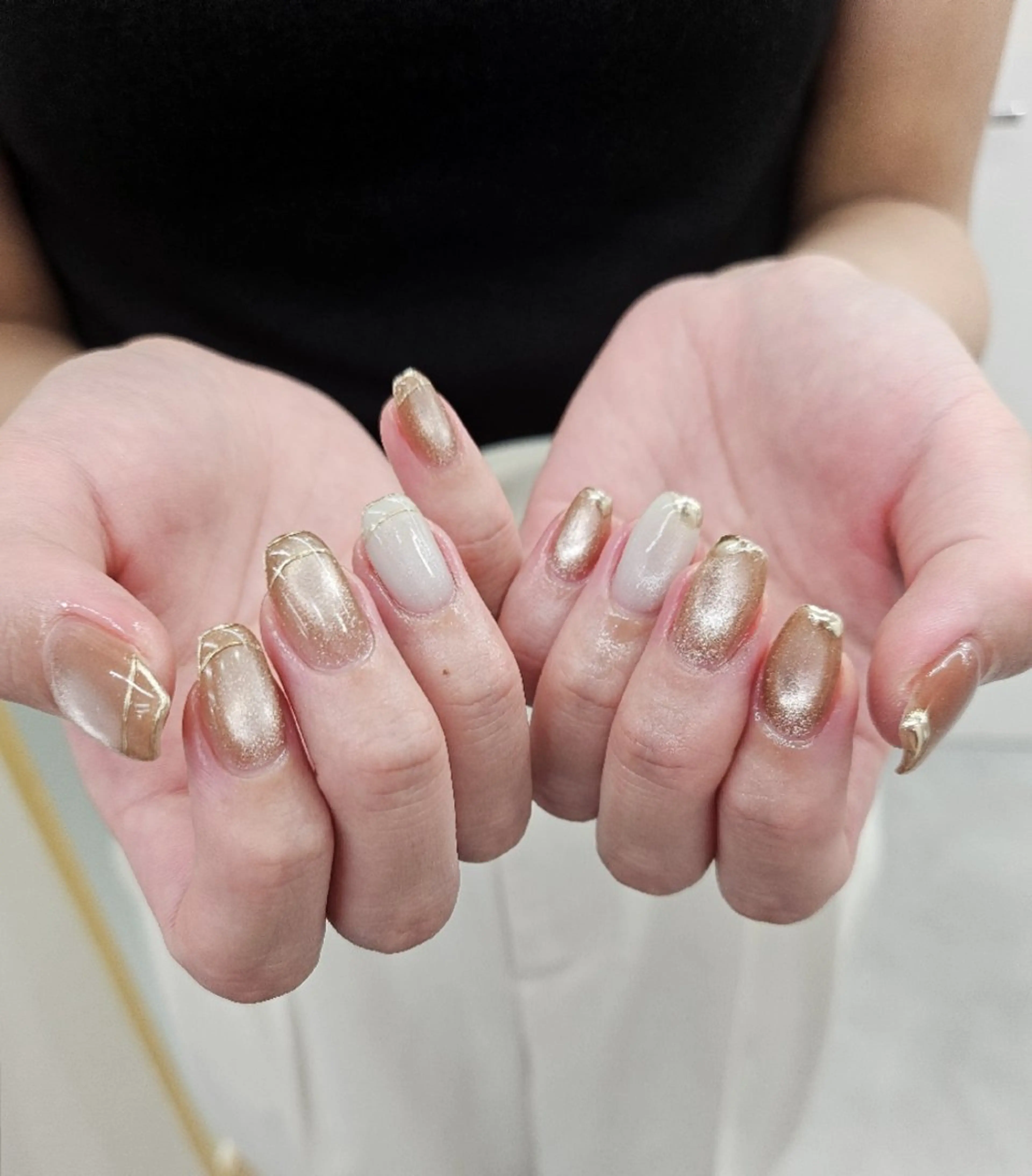 ネイル フレンチネイル ジェルネイル マグネットネイル 持ち込み ニュアンスネイル ハンドネイル 表参道colore店 🌼kazu🌼のネイルデザイン