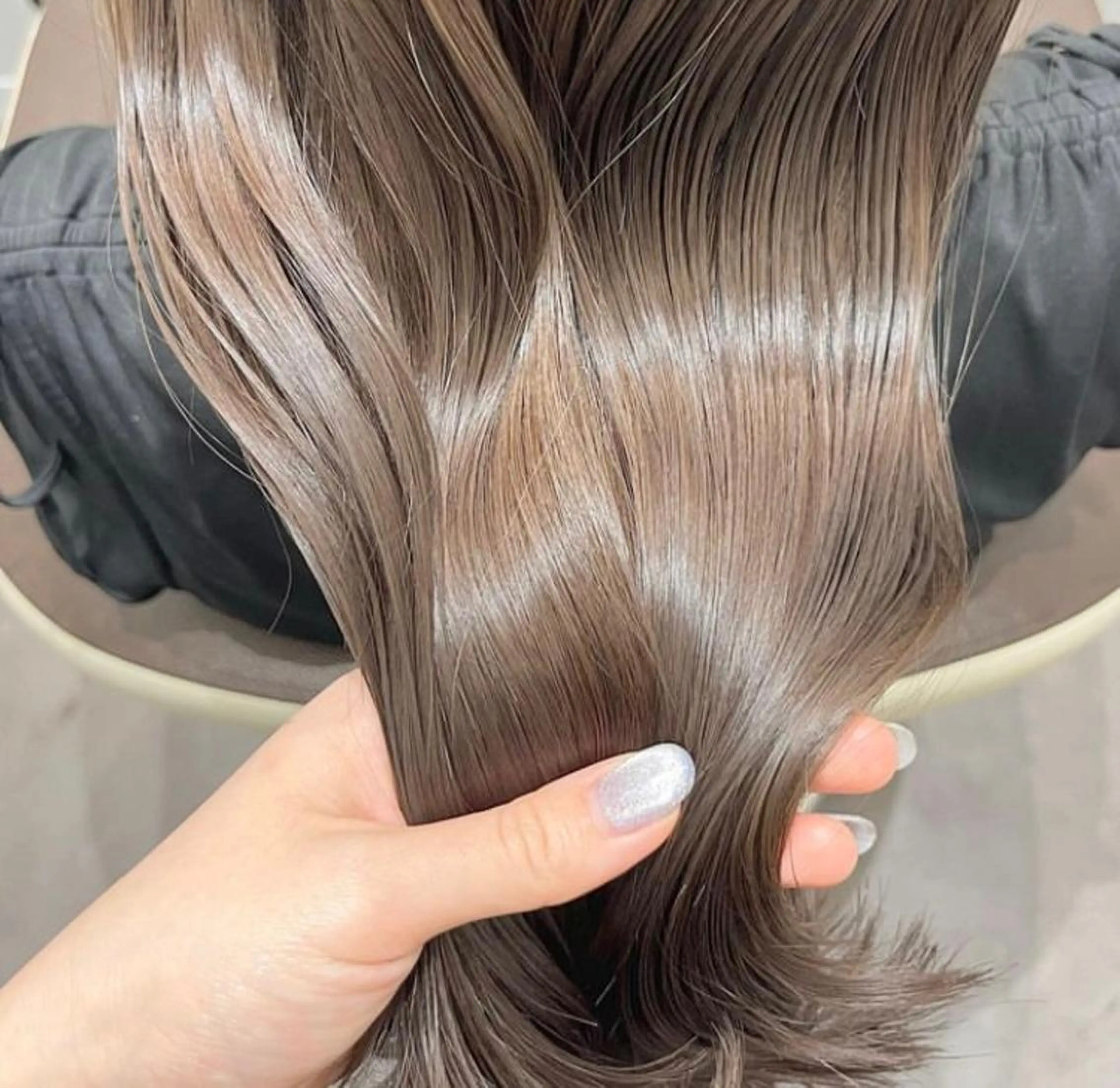 ロング カラー ベージュカラー 透明感カラー サキ🤍ハイトーン 🩰くびれ巻きヘアのヘアスタイル