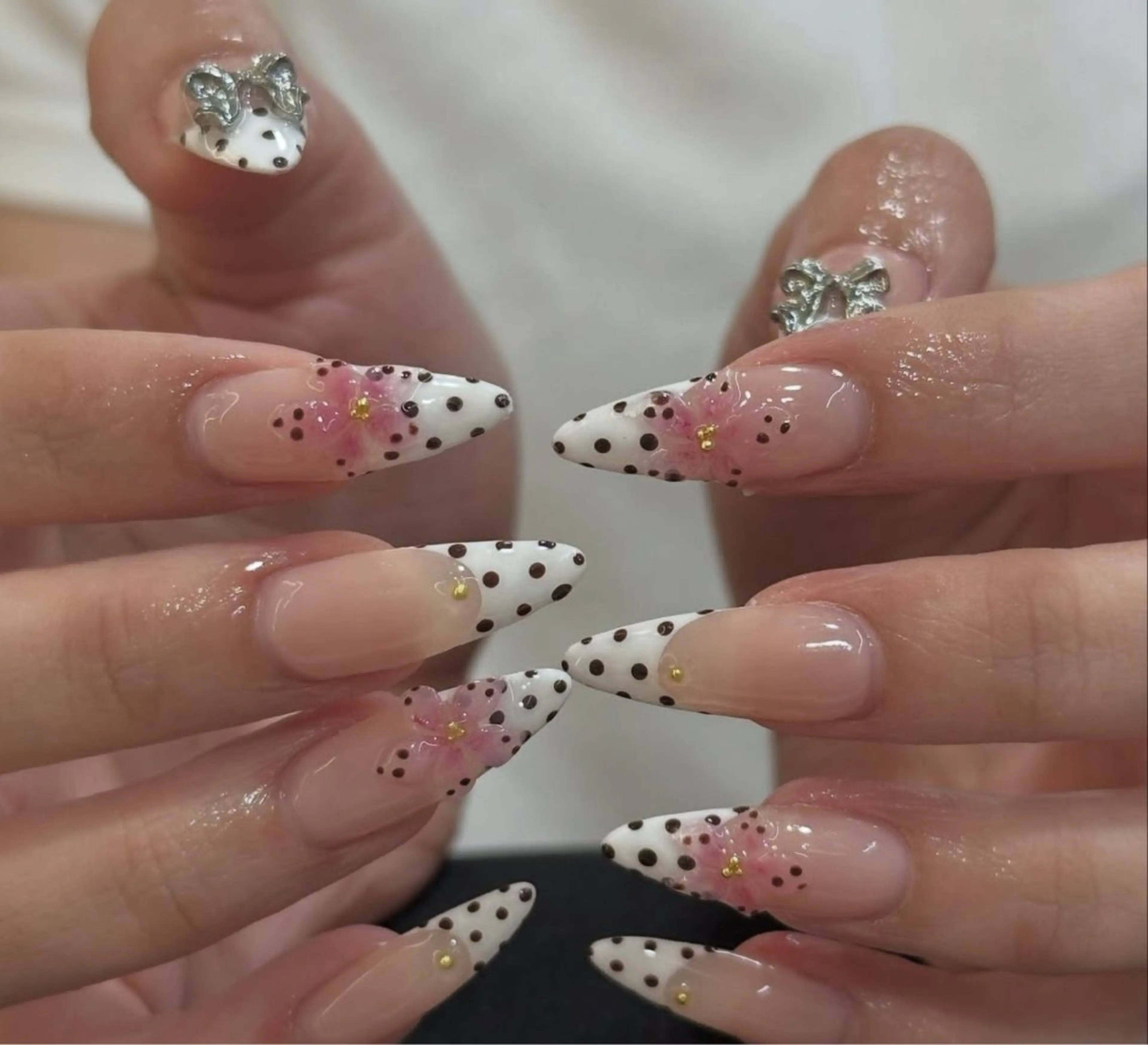 ネイル アートネイル フラワーネイル フレンチネイル ジェルネイル グラデーション ハンドネイル Ryunail所属・Ryu Nail NekoChanのネイルデザイン