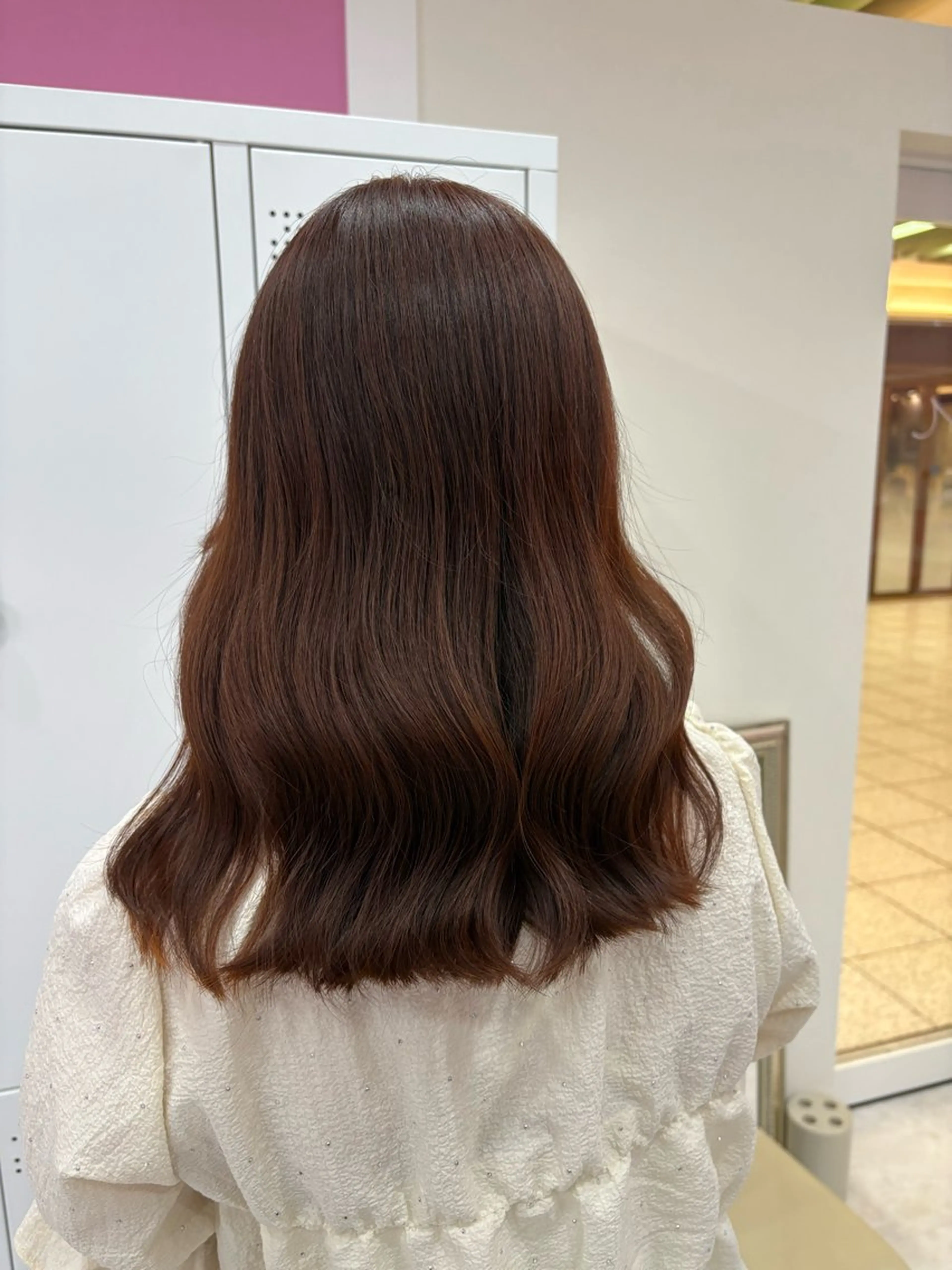 ミディアム カラー ブラウンカラー カット ヘアカラー トリートメント Hirona ベージュ/暖色カラーのヘアスタイル