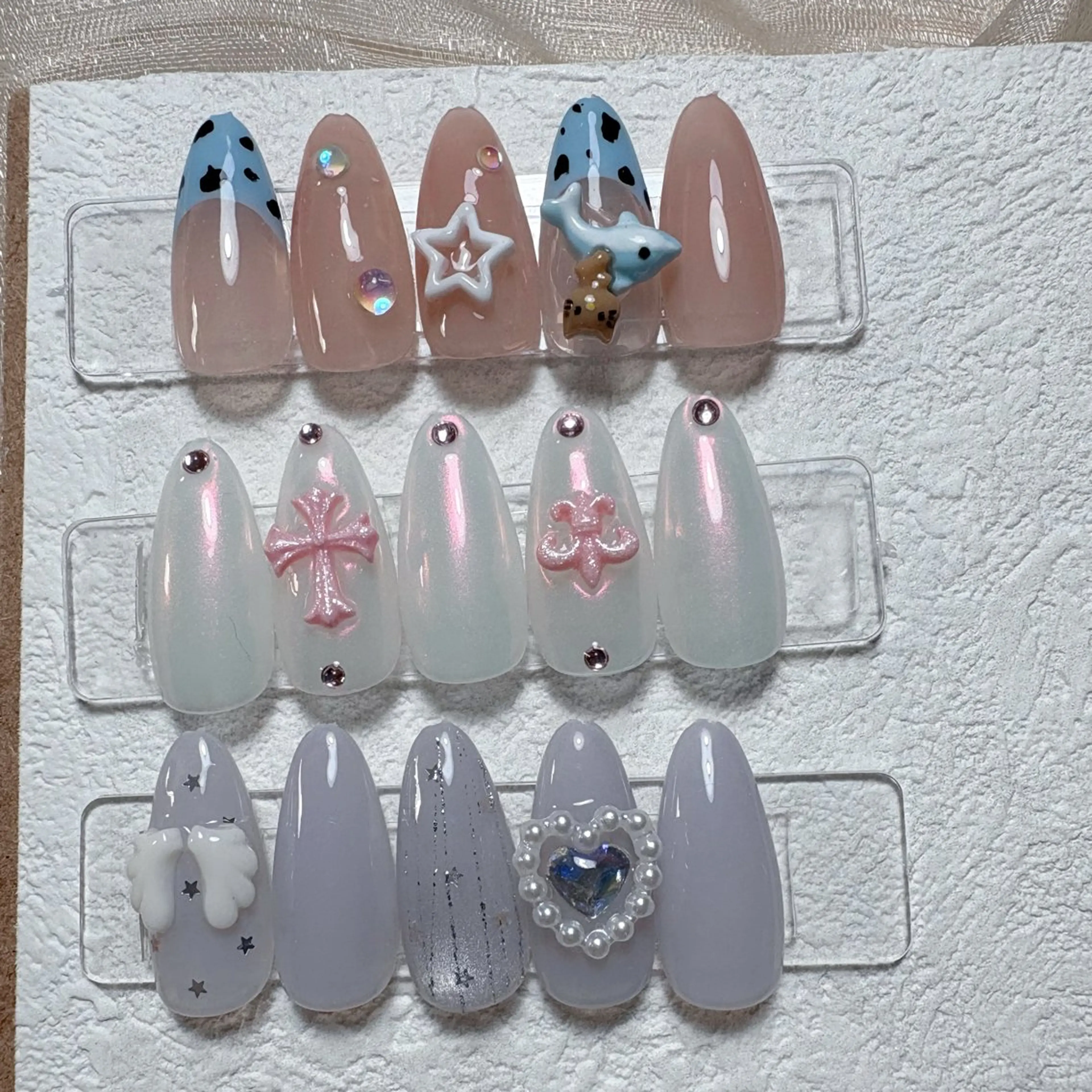 ネイル オーロラネイル チークネイル フレンチネイル ジェルネイル ガラスフレンチ ハンドネイル Nail Jolie所属・Nail Jolieのネイルデザイン