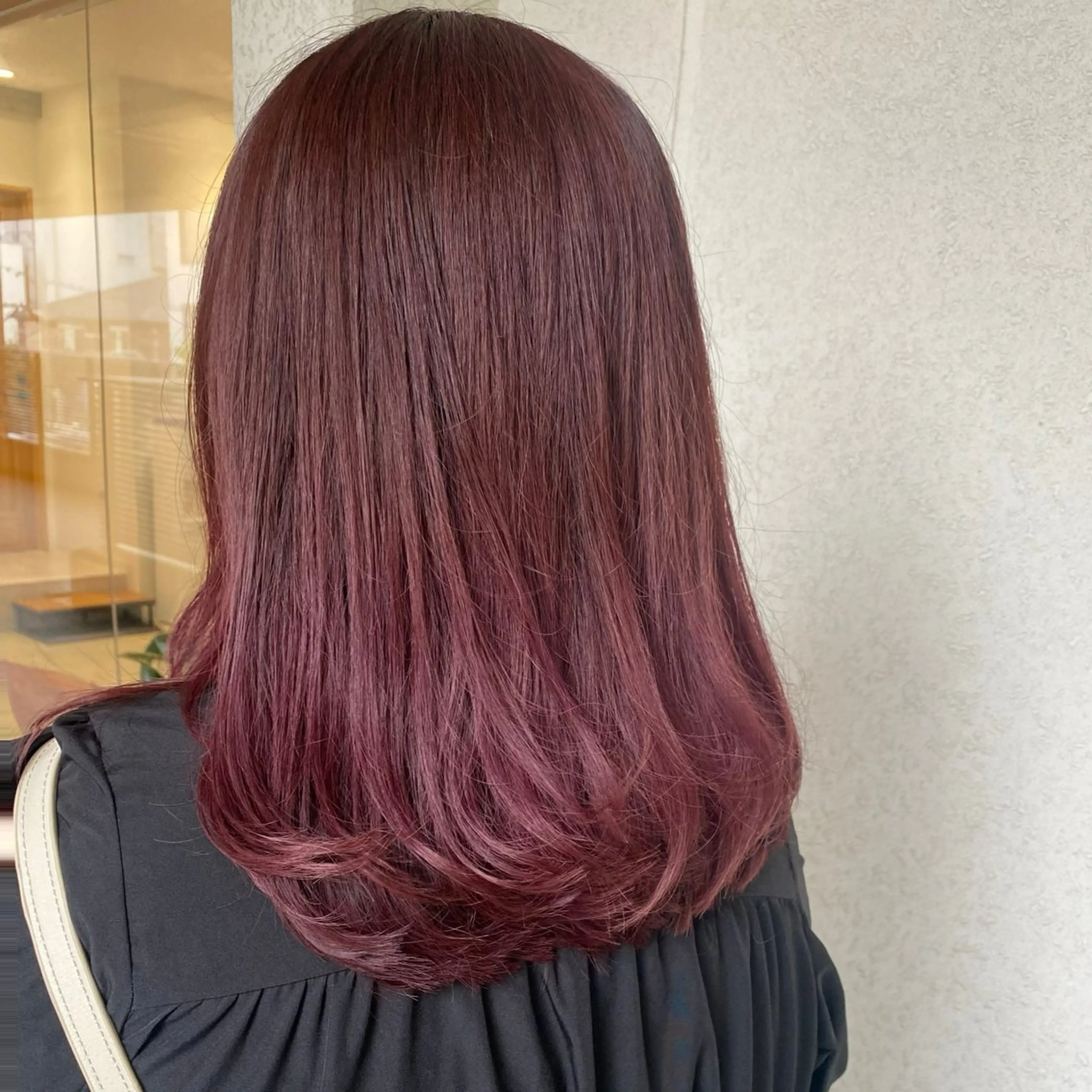 セミロング fumi🪞血色感 アップ艶カラーのヘアスタイル