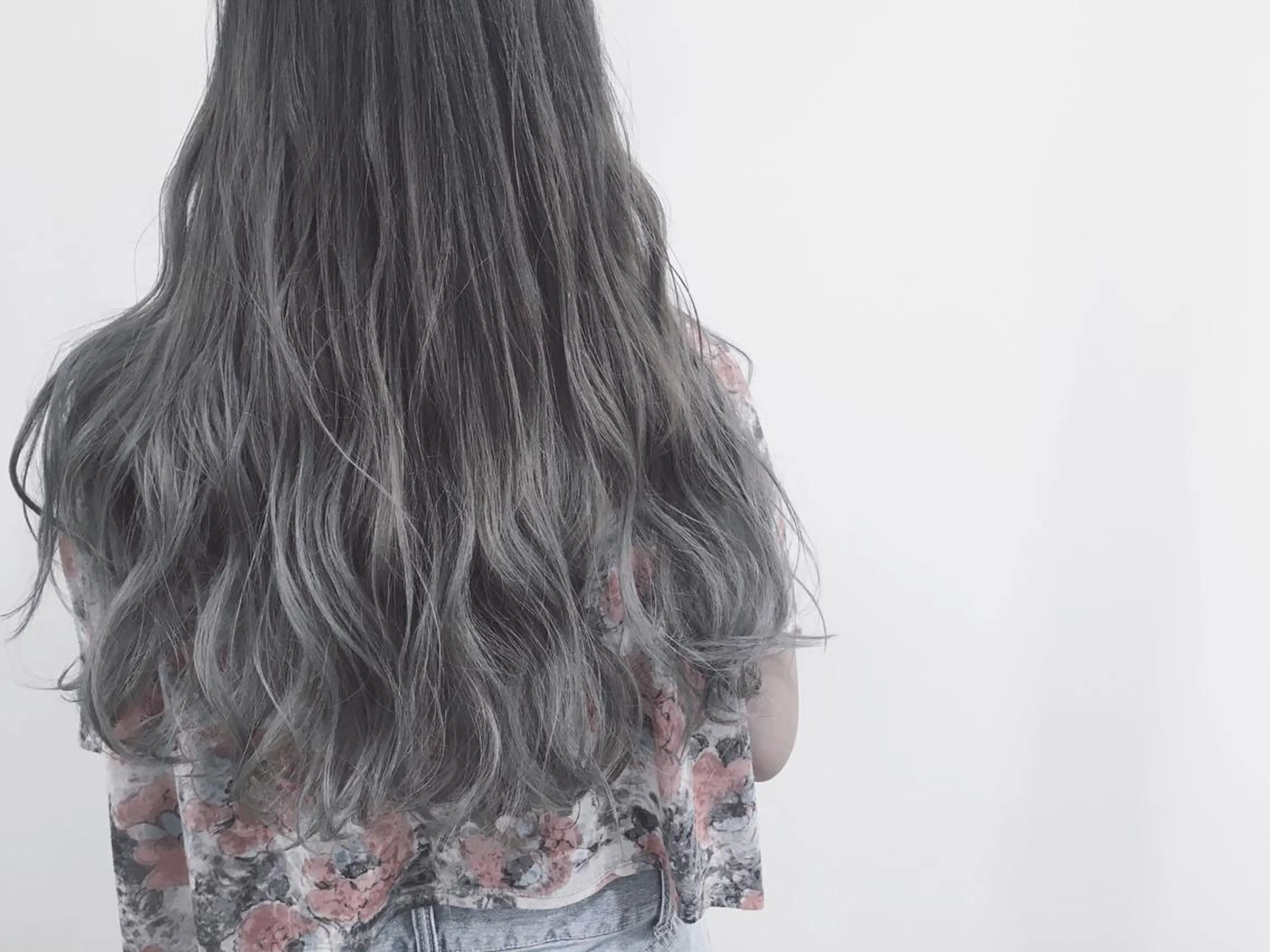 ロング カラー アッシュ グラデーションカラー ハイライトカラー ハイライト カット ヘアカラー トリートメント てんま さやかのヘアスタイル