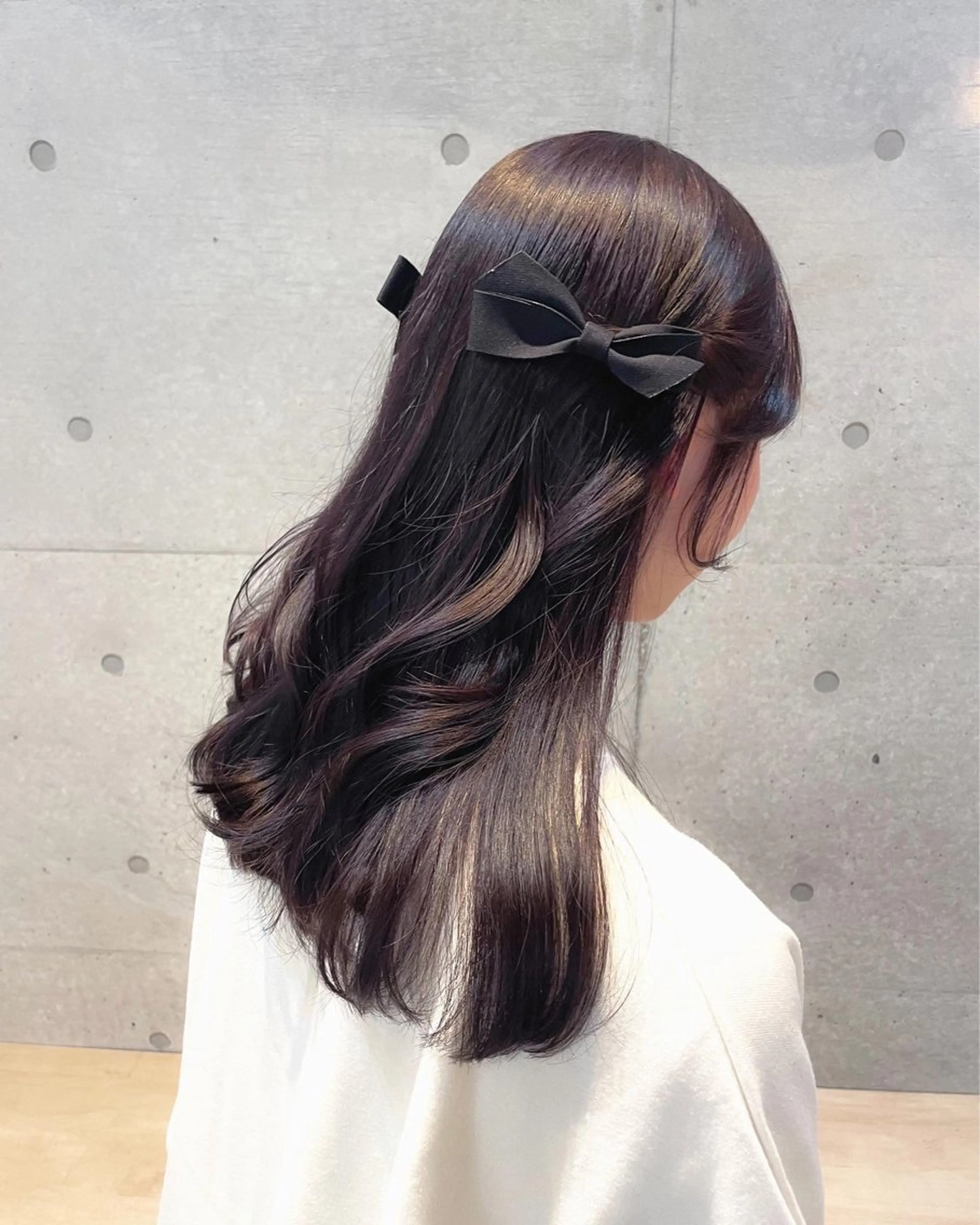 セミロング カラー ブラウンカラー ラベンダーカラー ラベンダーブラウン カット ヘアカラー トリートメント 【arc】Ruri コテ巻き風パーマのヘアスタイル