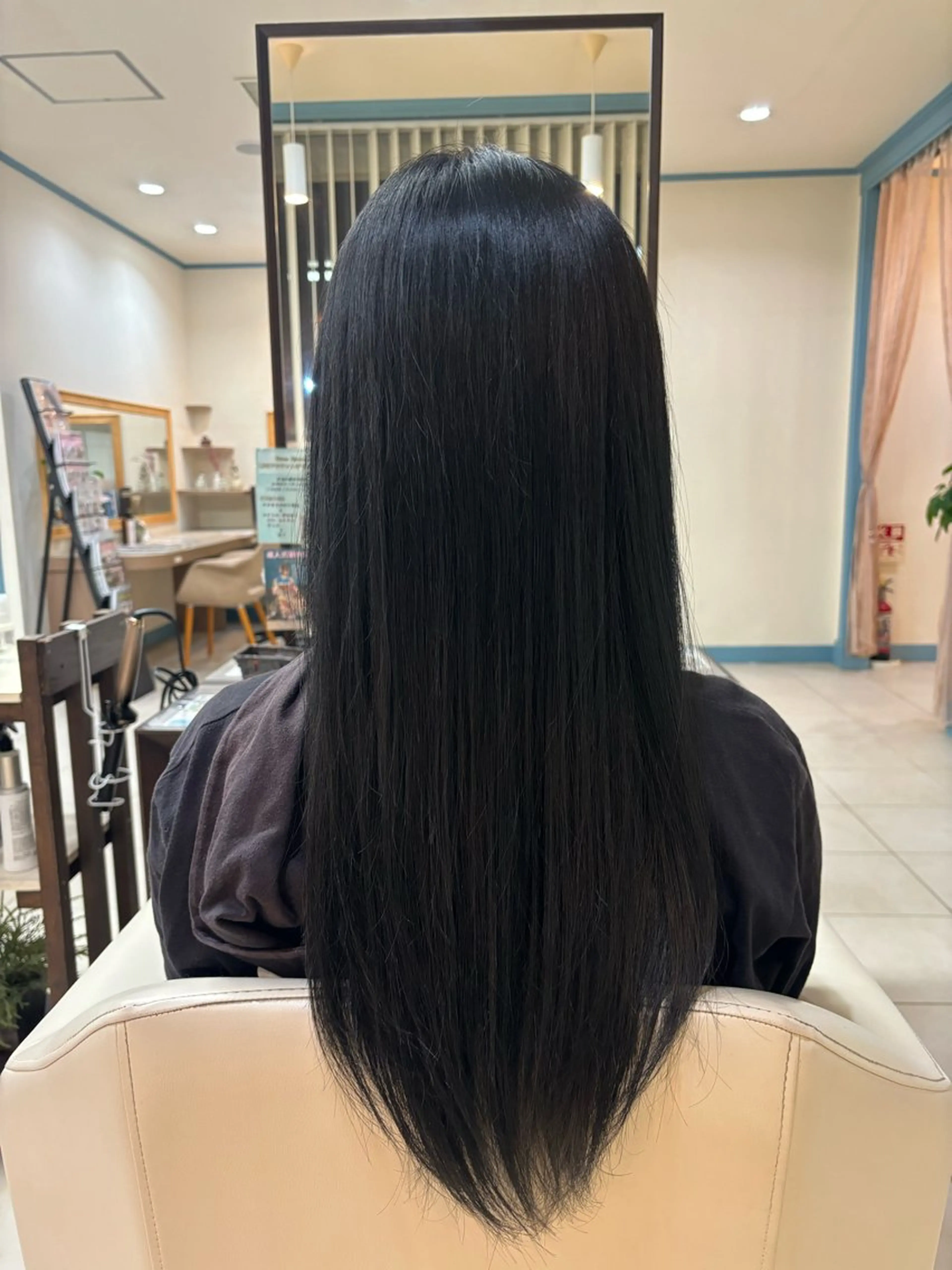 ロング カラー 伊藤 杏奈のヘアスタイル