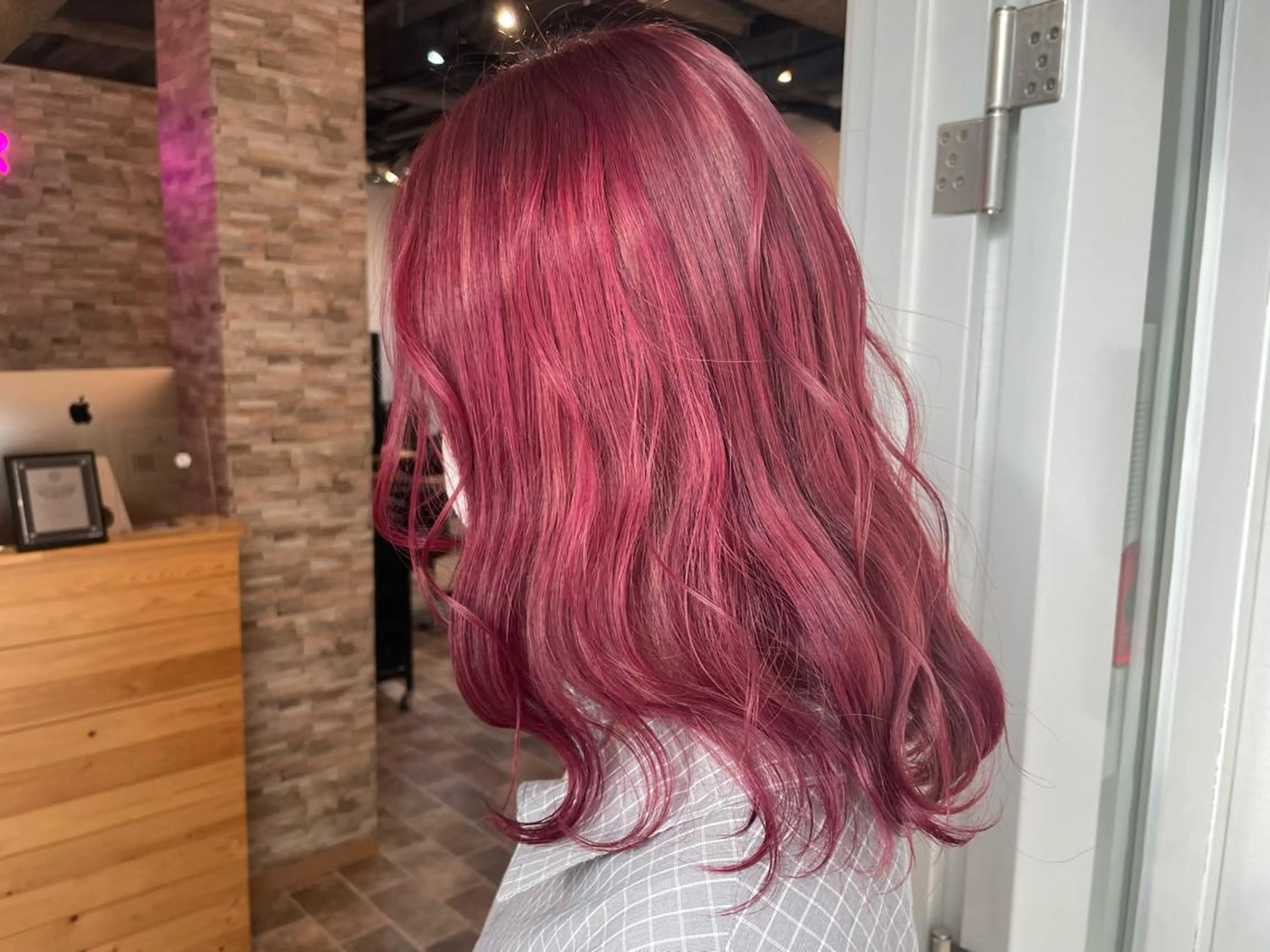 セミロング SALOWIN心斎橋Suite店所属・ブリーチ毛にもできる 縮毛矯正|鷹司郎のヘアスタイル