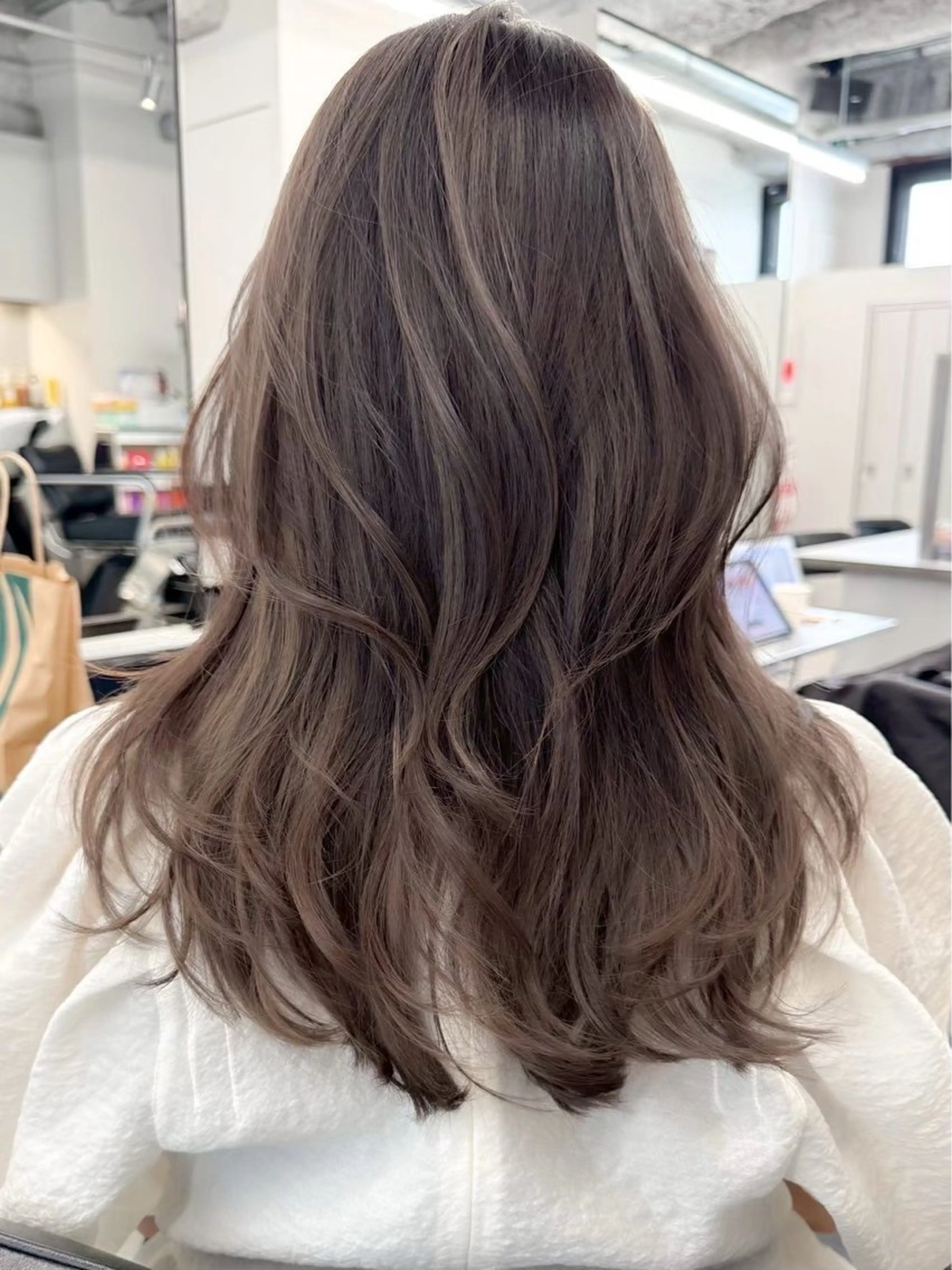 セミロング ヘアカラー 艶髪ハイトーン 💎凜太郎💎のヘアスタイル