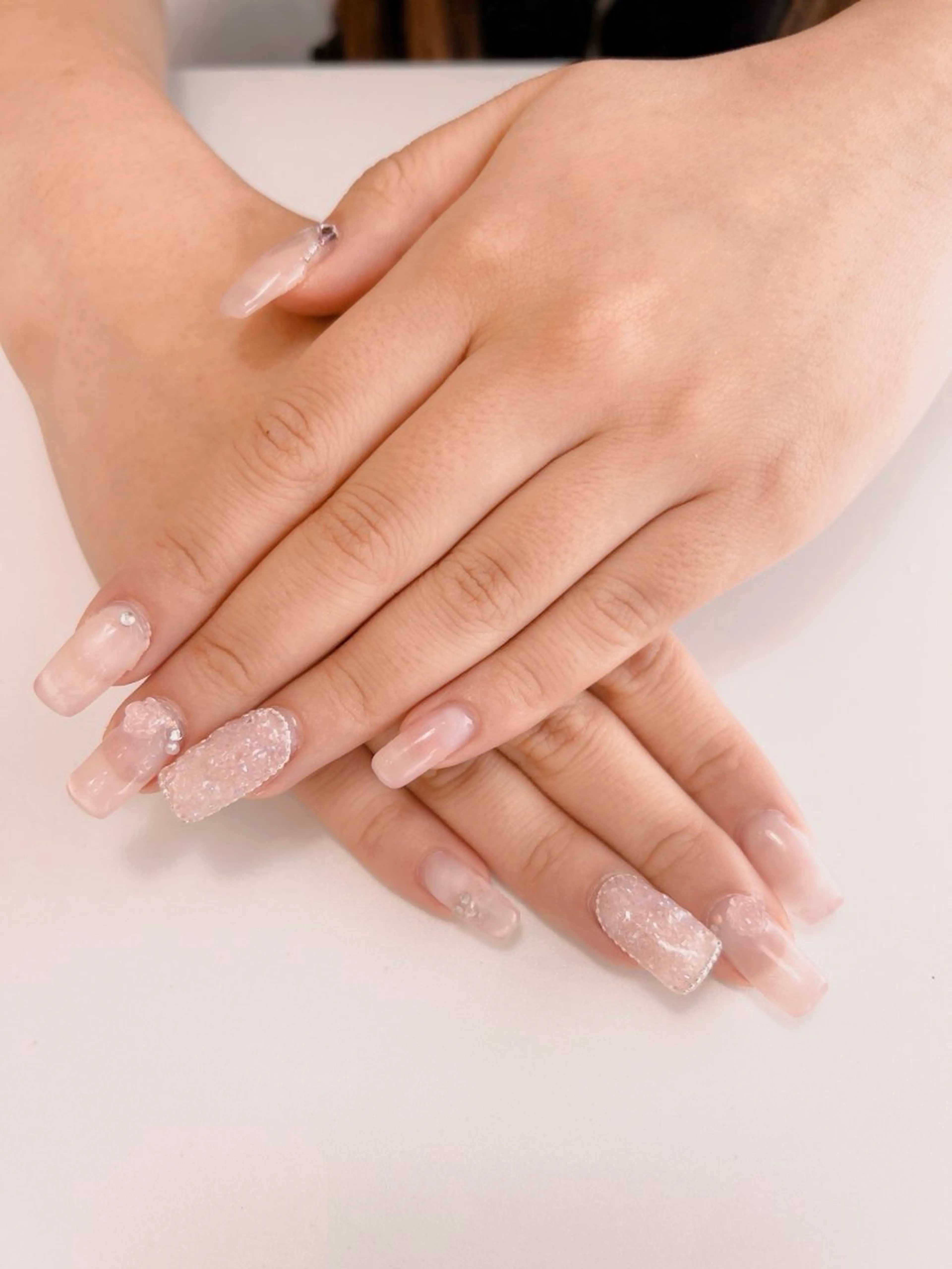 ネイル フレンチネイル ラメ(グリッター) ピンク ワンホンネイル ハンドネイル Peach nail 🍑kaoriのネイルデザイン