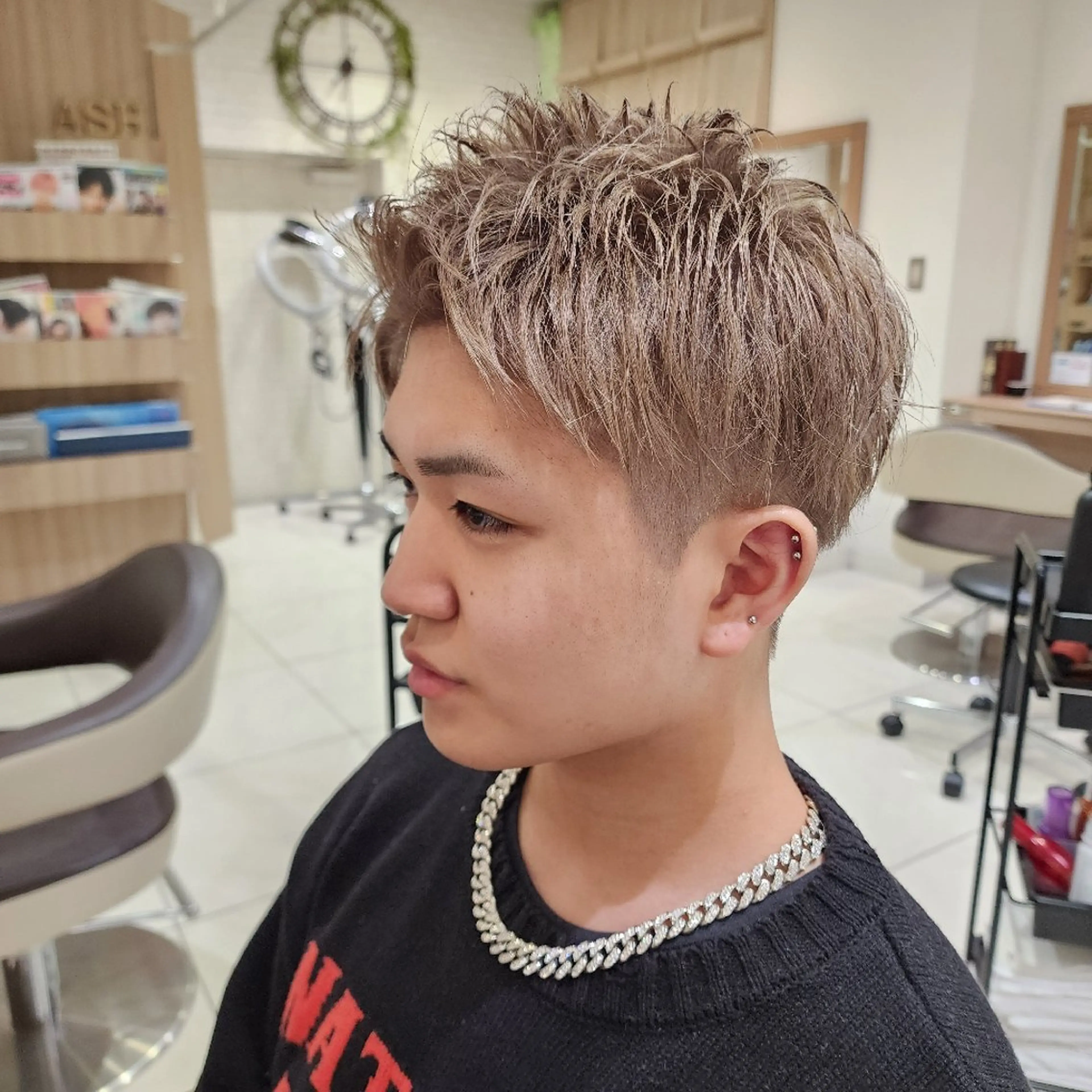 ショート カラー ベージュカラー ブリーチ ミルクティーベージュ 髪質改善 中村 和貴のヘアスタイル
