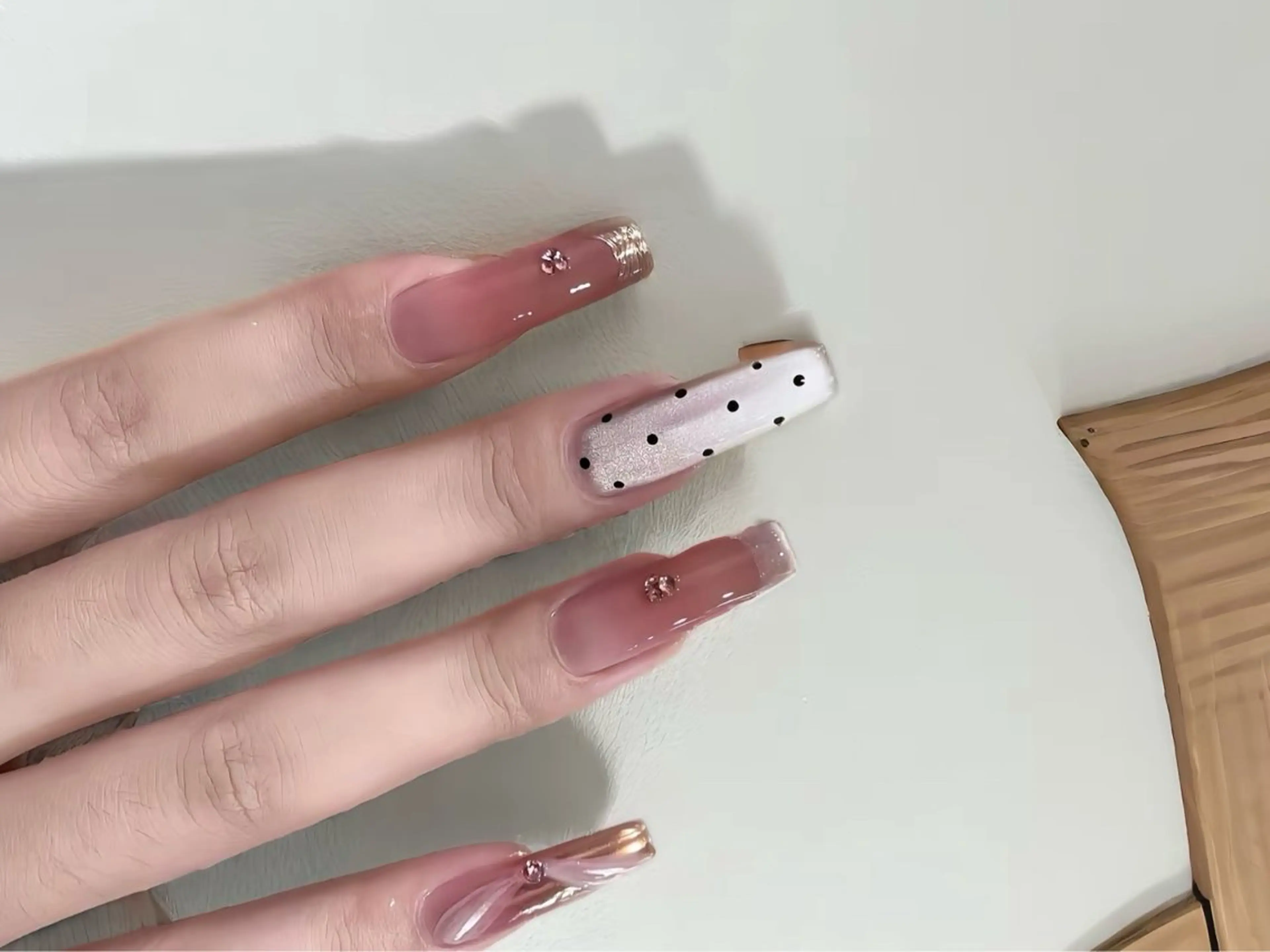 ネイル アートネイル オーロラネイル クリアネイル 長さ出し フレンチネイル 石井 百合のネイルデザイン