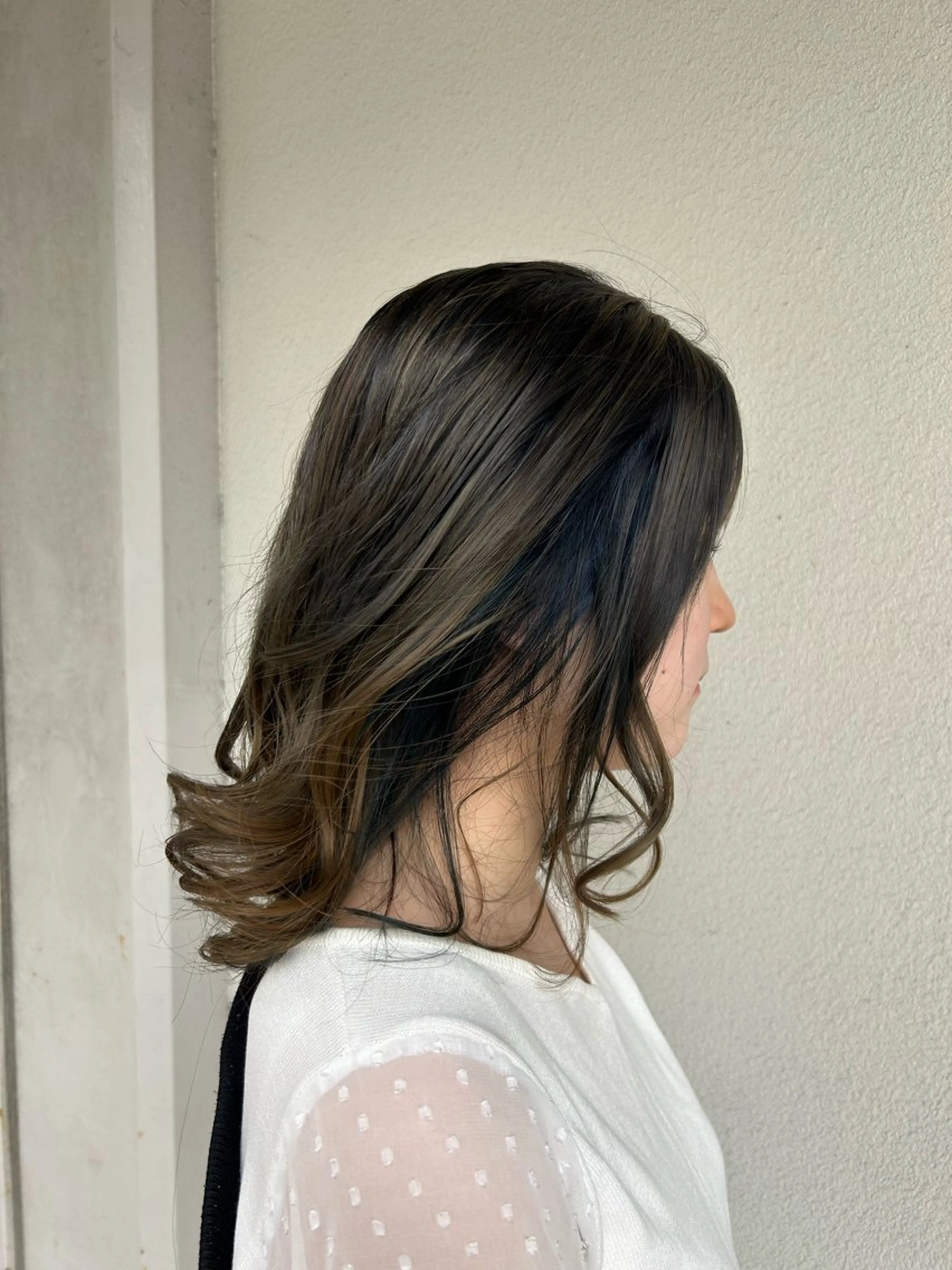 ロング カット ヘアカラー ブルー所属・岩野 有紗のヘアスタイル