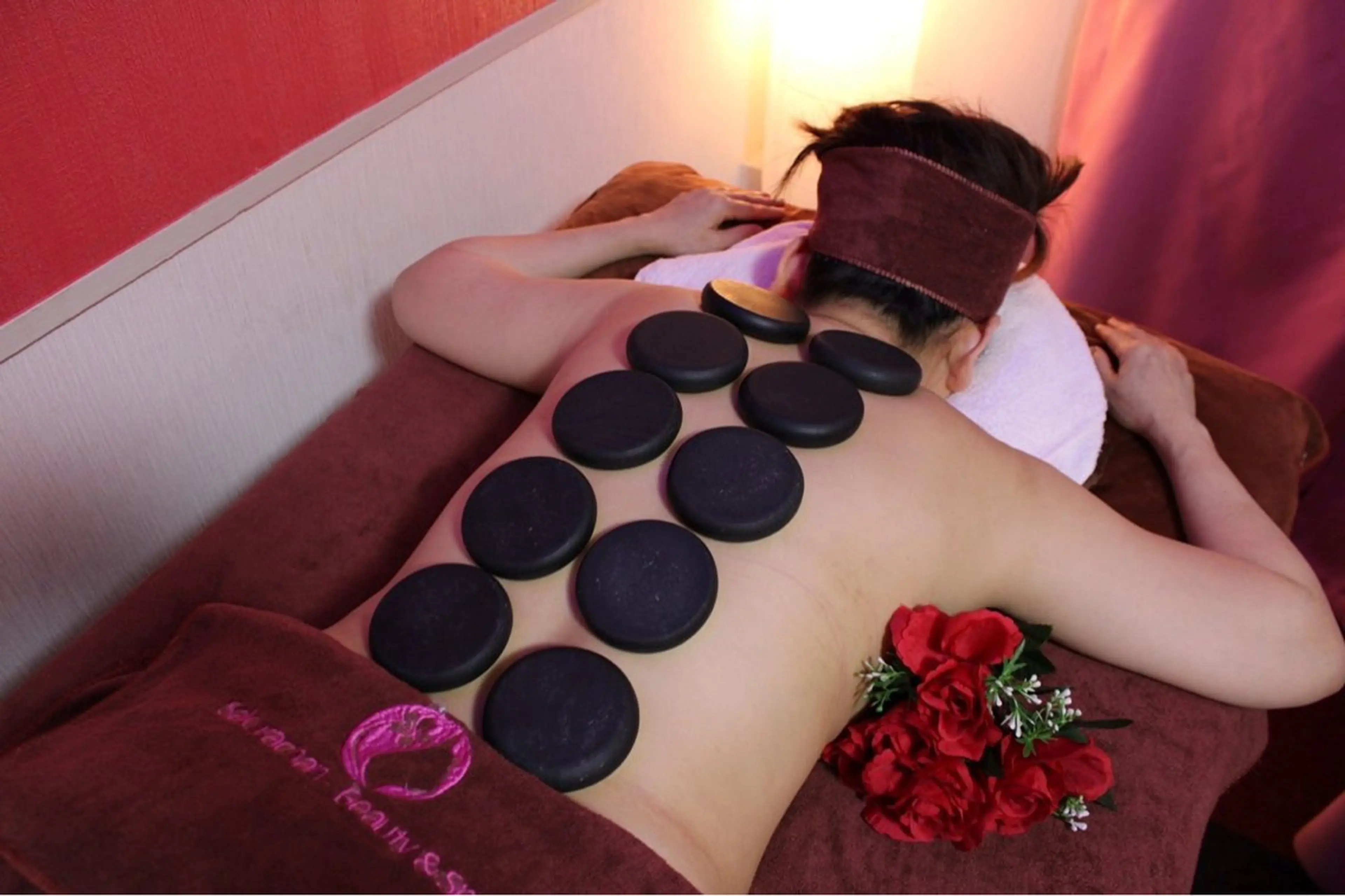 【特別コース)全身天然ラベンダーオイルリンパトリトメント＋ホットストーン＋デトックス吸引(60分)の写真