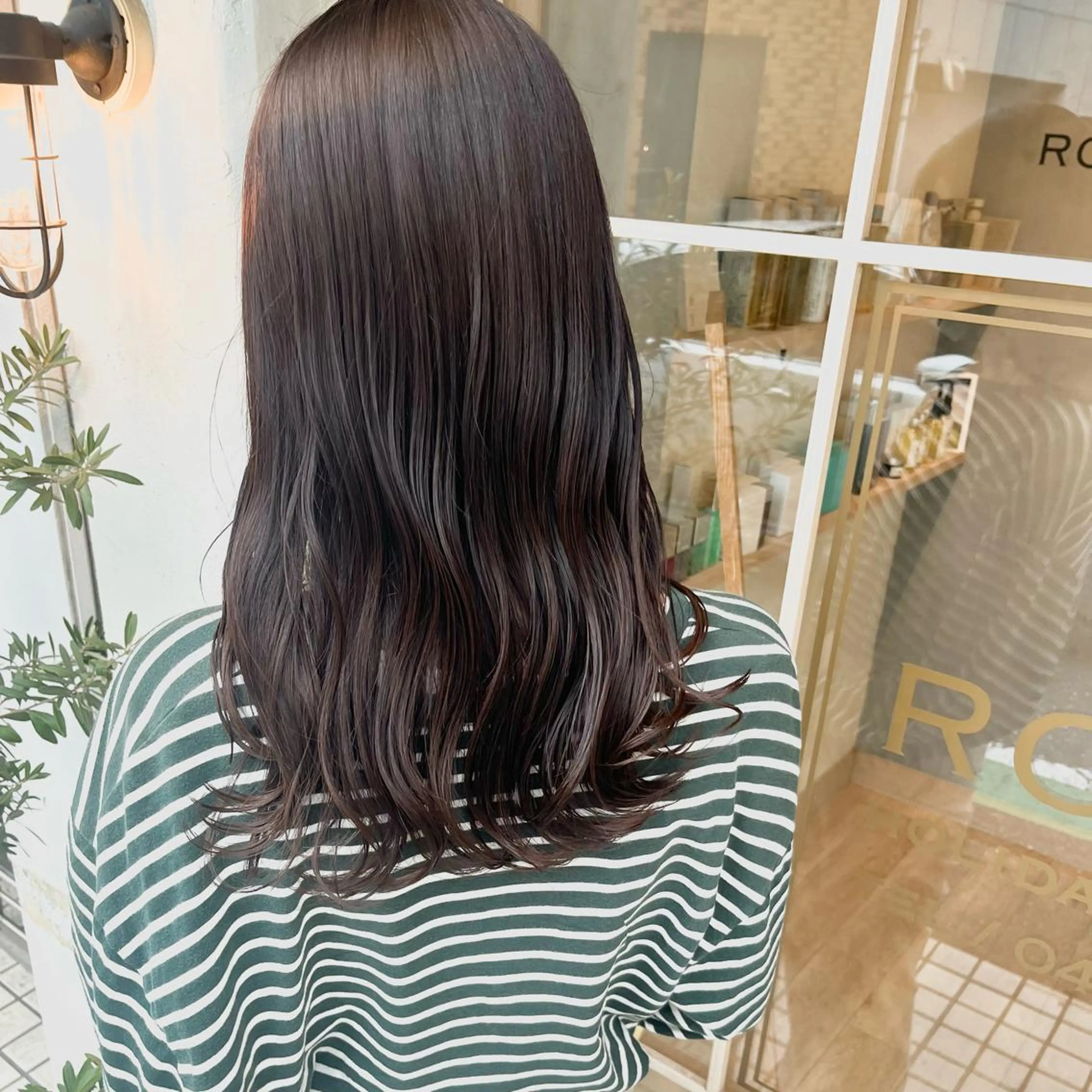 セミロング カラー ブラウンカラー ダークブラウン ヘアカラー mai ROCCOのヘアスタイル