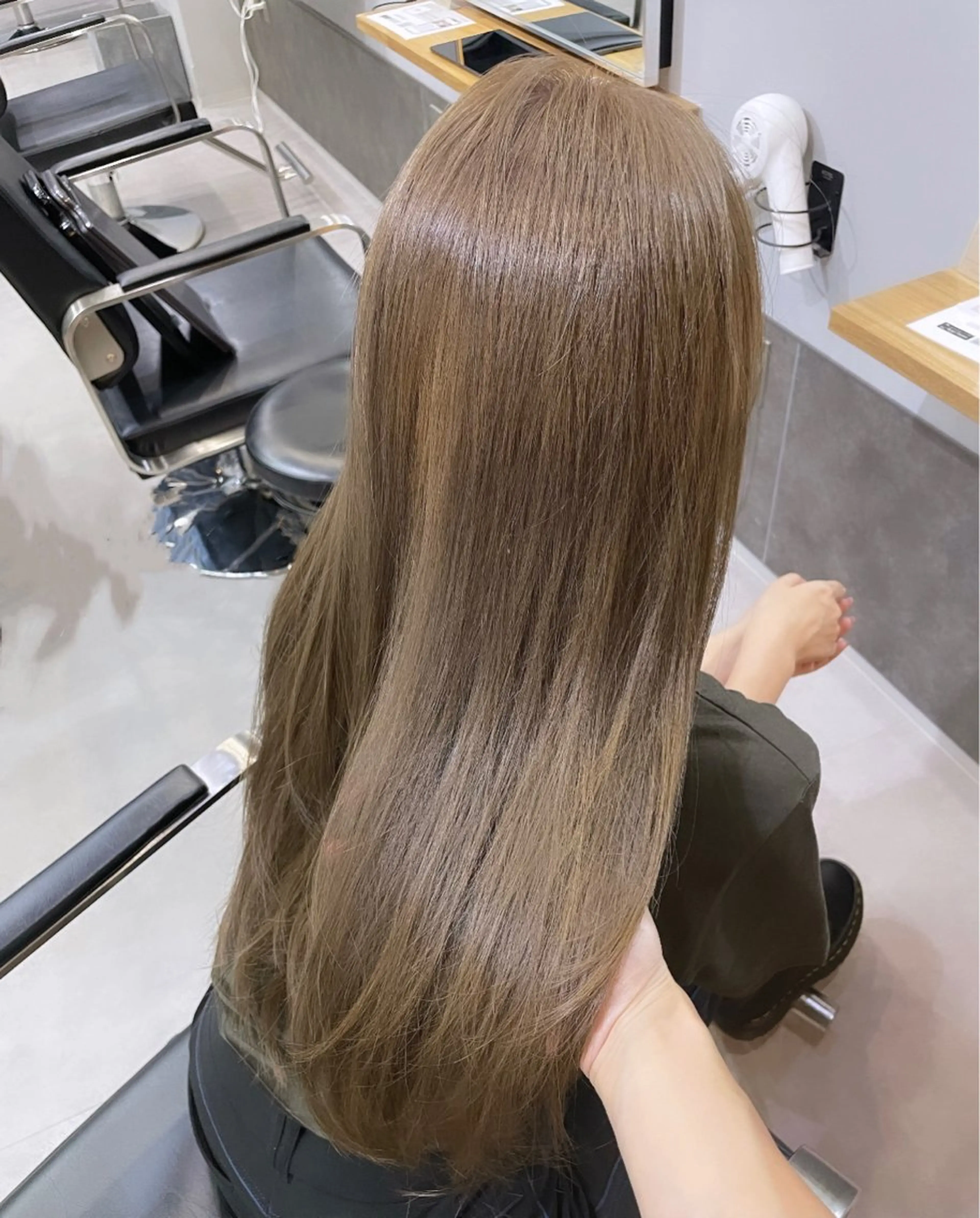 ロング カラー ヘアカラー ミルクティーベージュ ❤︎レイヤー　MIAのヘアスタイル