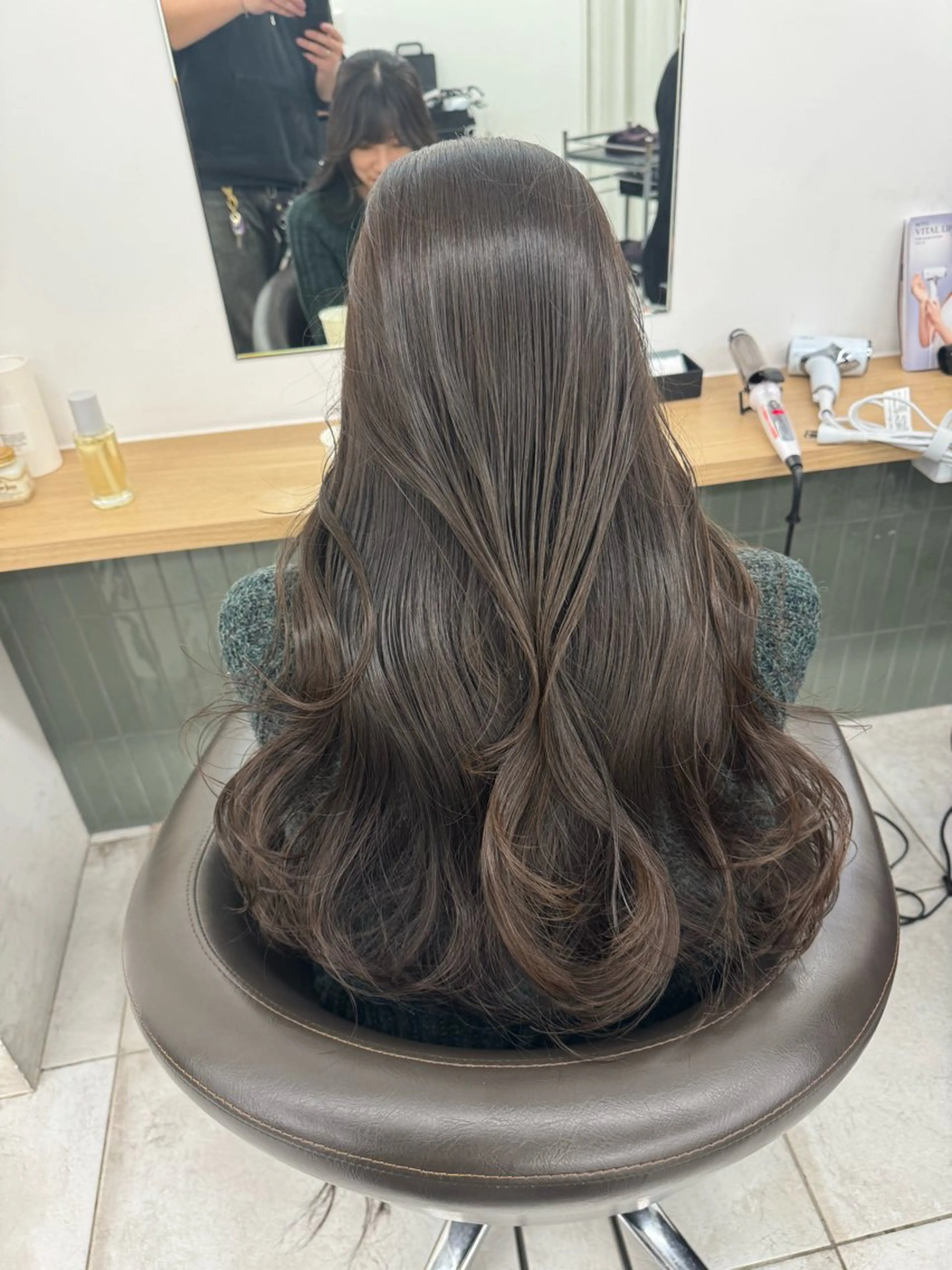 ロング カラー ベージュカラー ブリーチ ケアカラー 透明感カラー グレージュ カット ヘアカラー トリートメント 赤み消し韓国ヘア レイヤー縮毛🤍渡邉のヘアスタイル