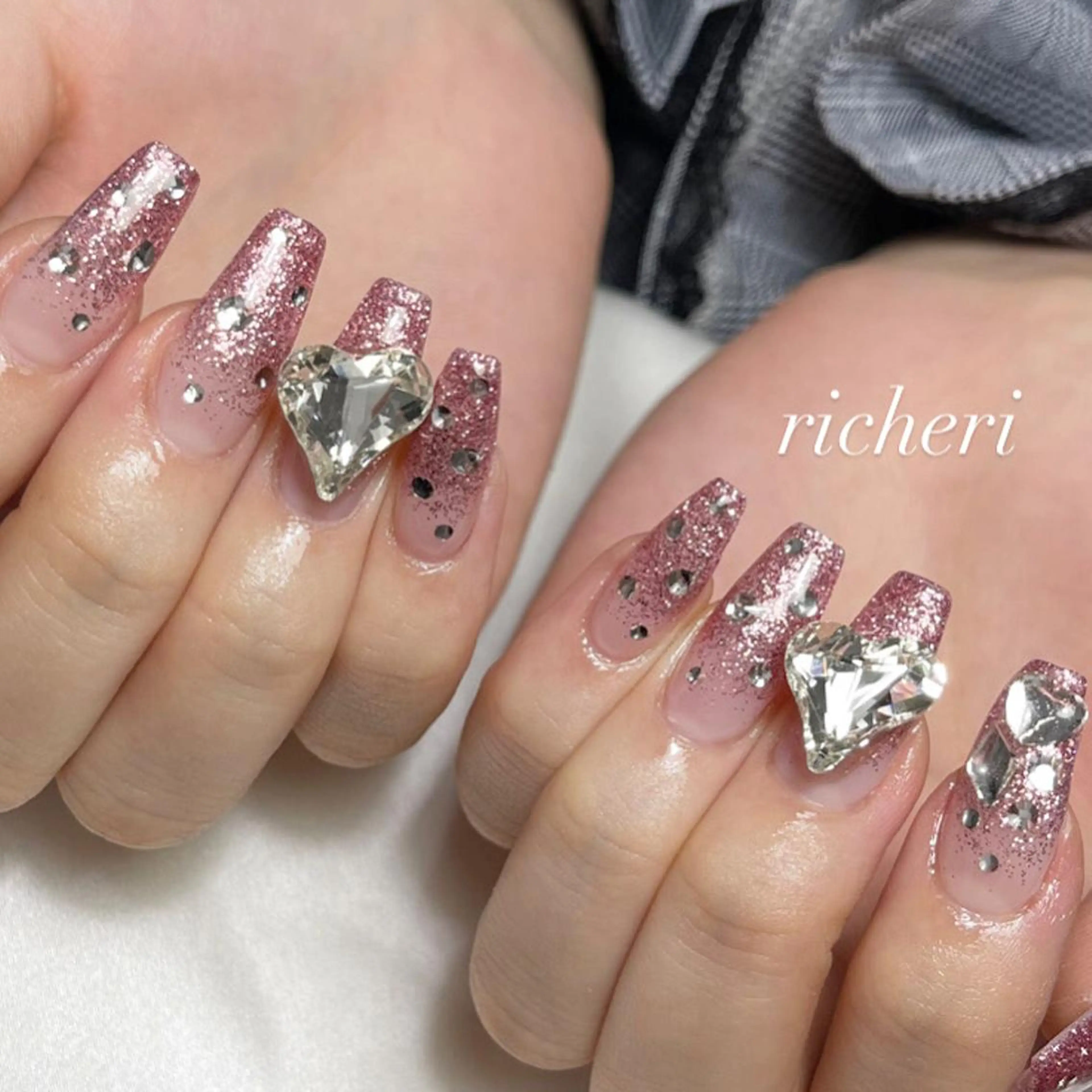 ミディアム ネイル ハンドネイル richeri beautyのエステ・リラクイメージ