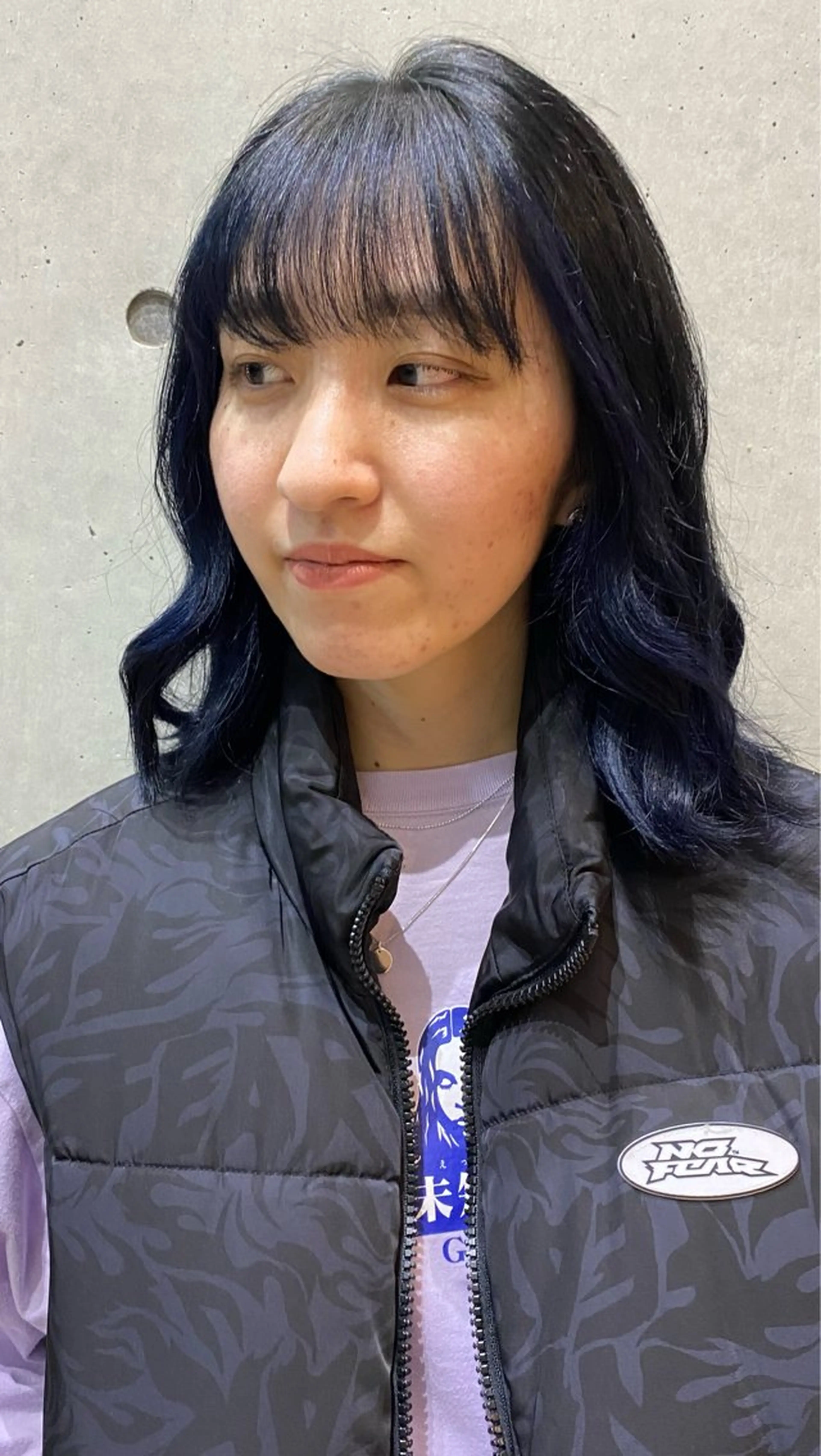 セミロング カラー 磯谷 朋のヘアスタイル