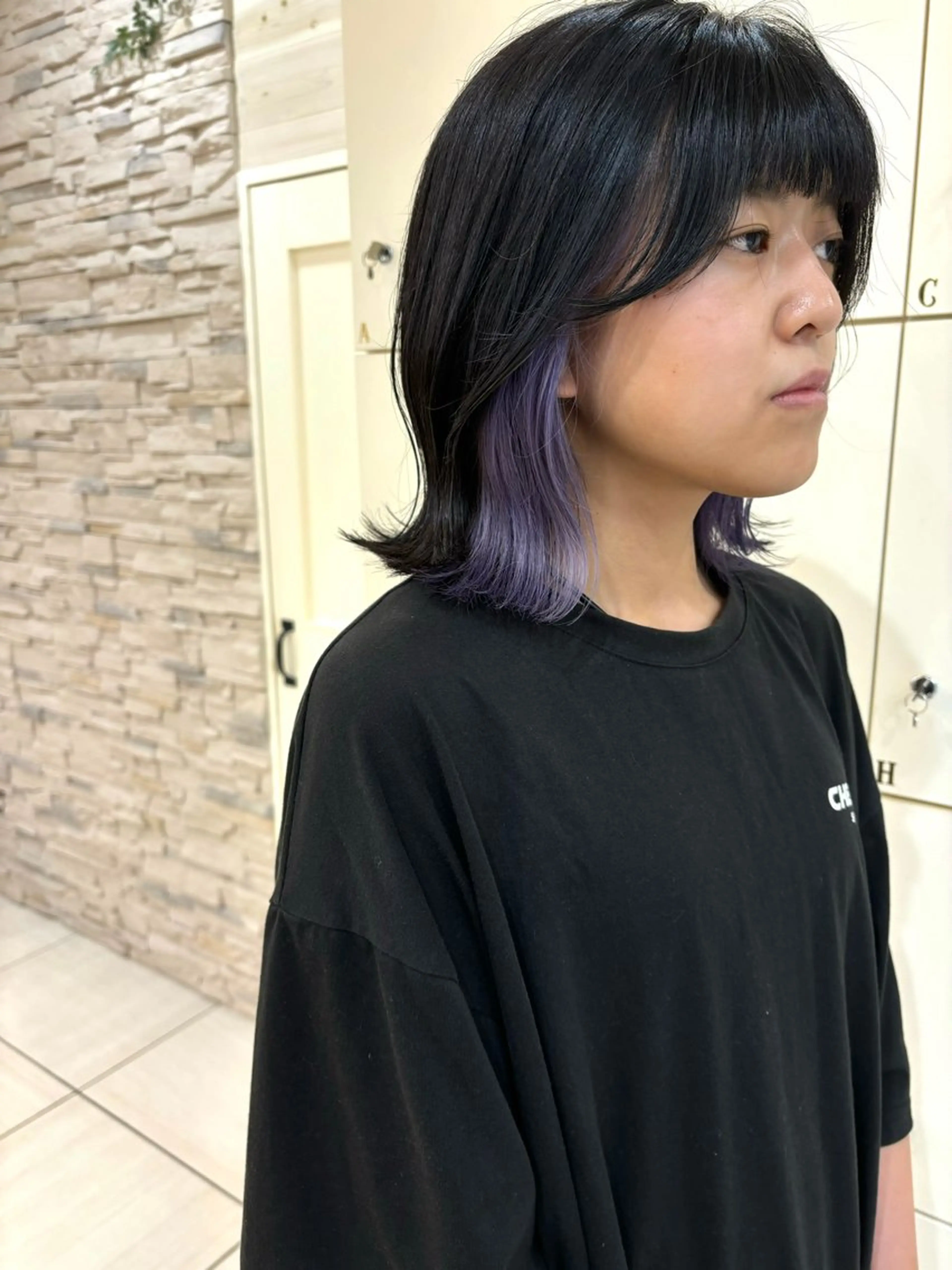 ミディアム カラー ブリーチ ケアブリーチ インナーカラー ラベンダーカラー 韓国ヘア／艶カラー minamiのヘアスタイル