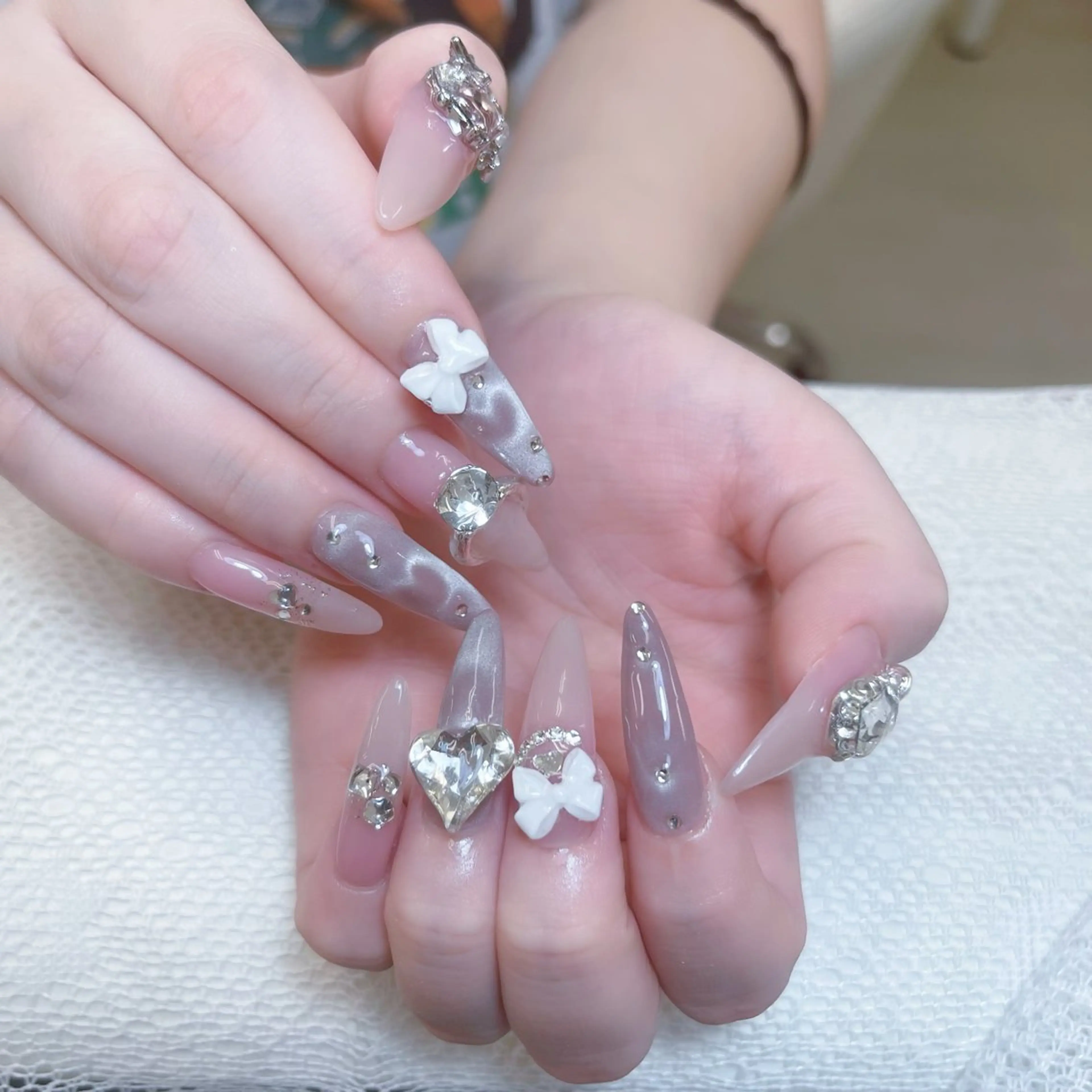 ネイル オーロラネイル クリアネイル フラッシュネイル ジェルネイル グラデーション ハンドネイル ZUZU AMEE NAILのネイルデザイン