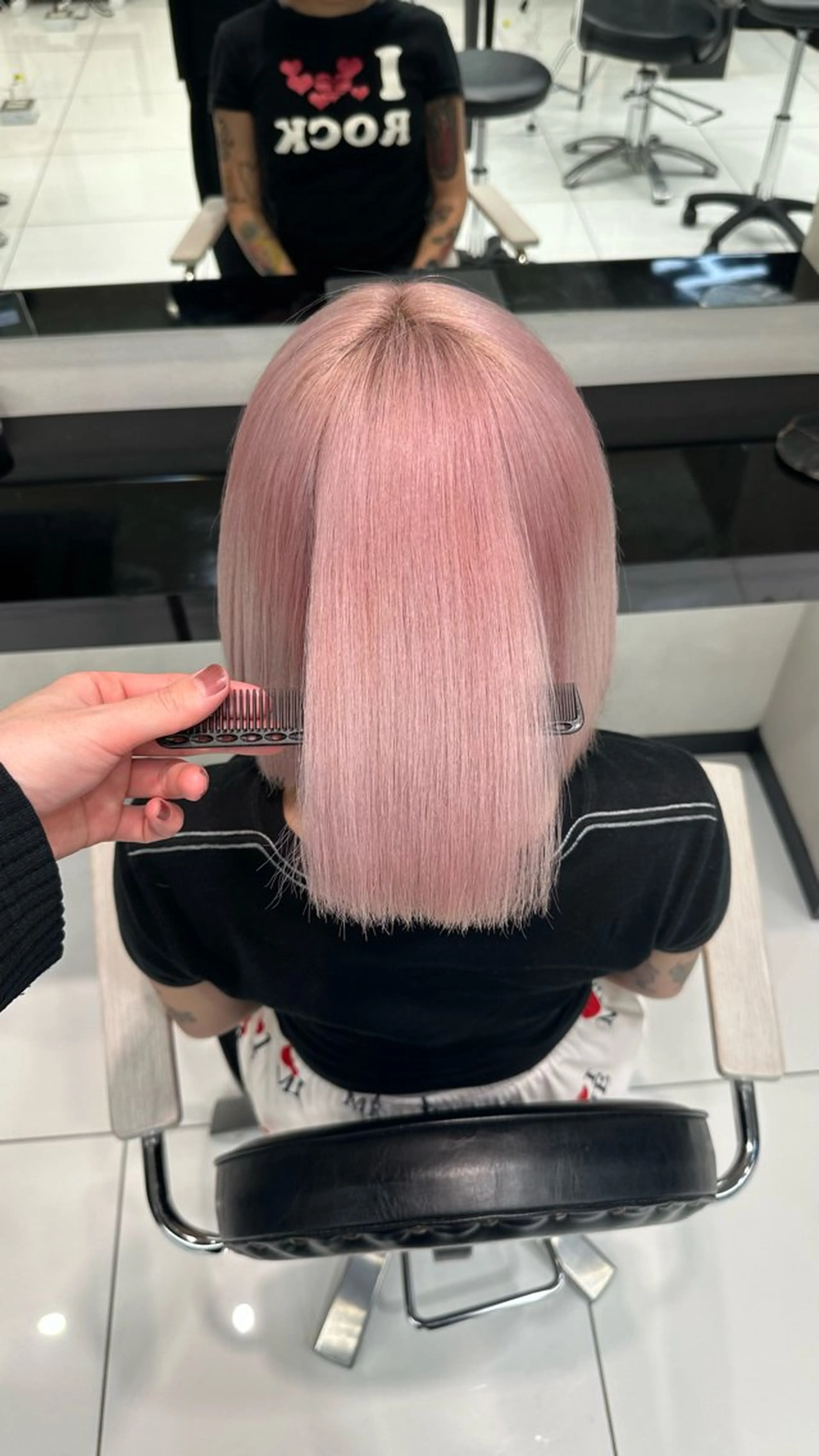 ミディアム カラー REN .のヘアスタイル