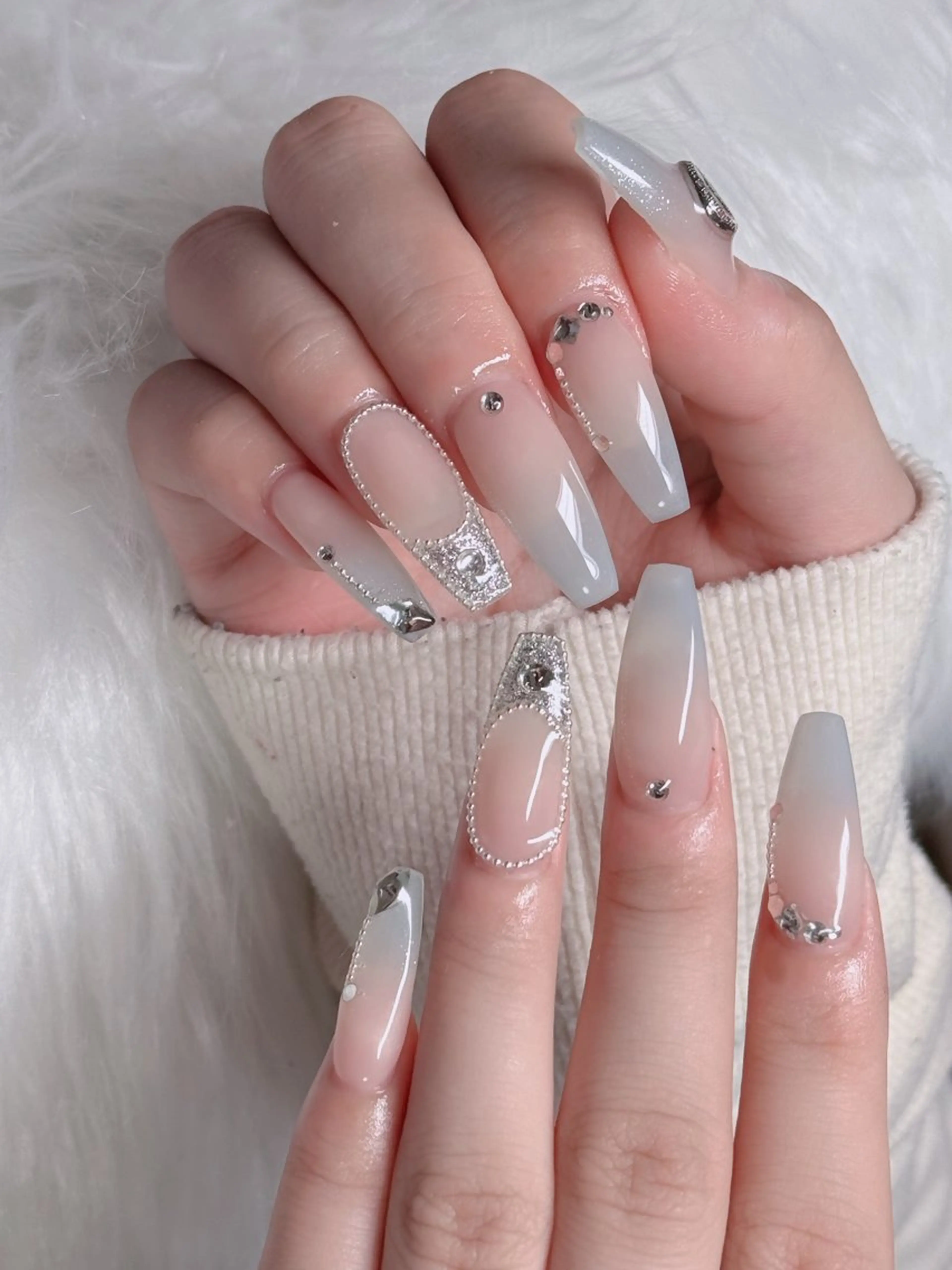 ネイル フレンチネイル ジェルネイル ハロウィン キラキラネイル 韓国ネイル H.babynailsalon所属・H.baby Nail Salonのネイルデザイン