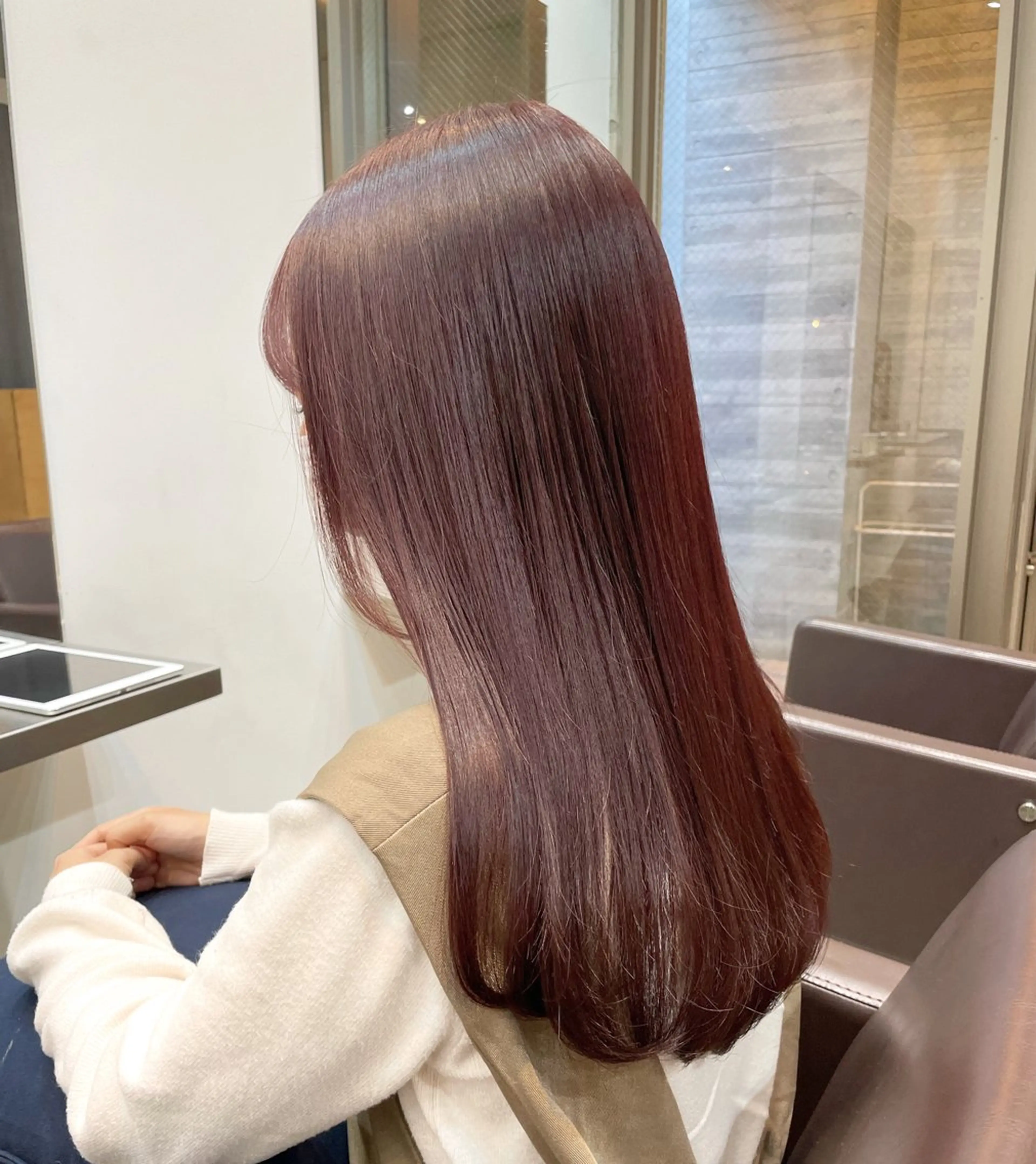 セミロング カラー ブラウンカラー レッドカラー レッドブラウン ヘアカラー トリートメント 【arc】Ruri コテ巻き風パーマのヘアスタイル