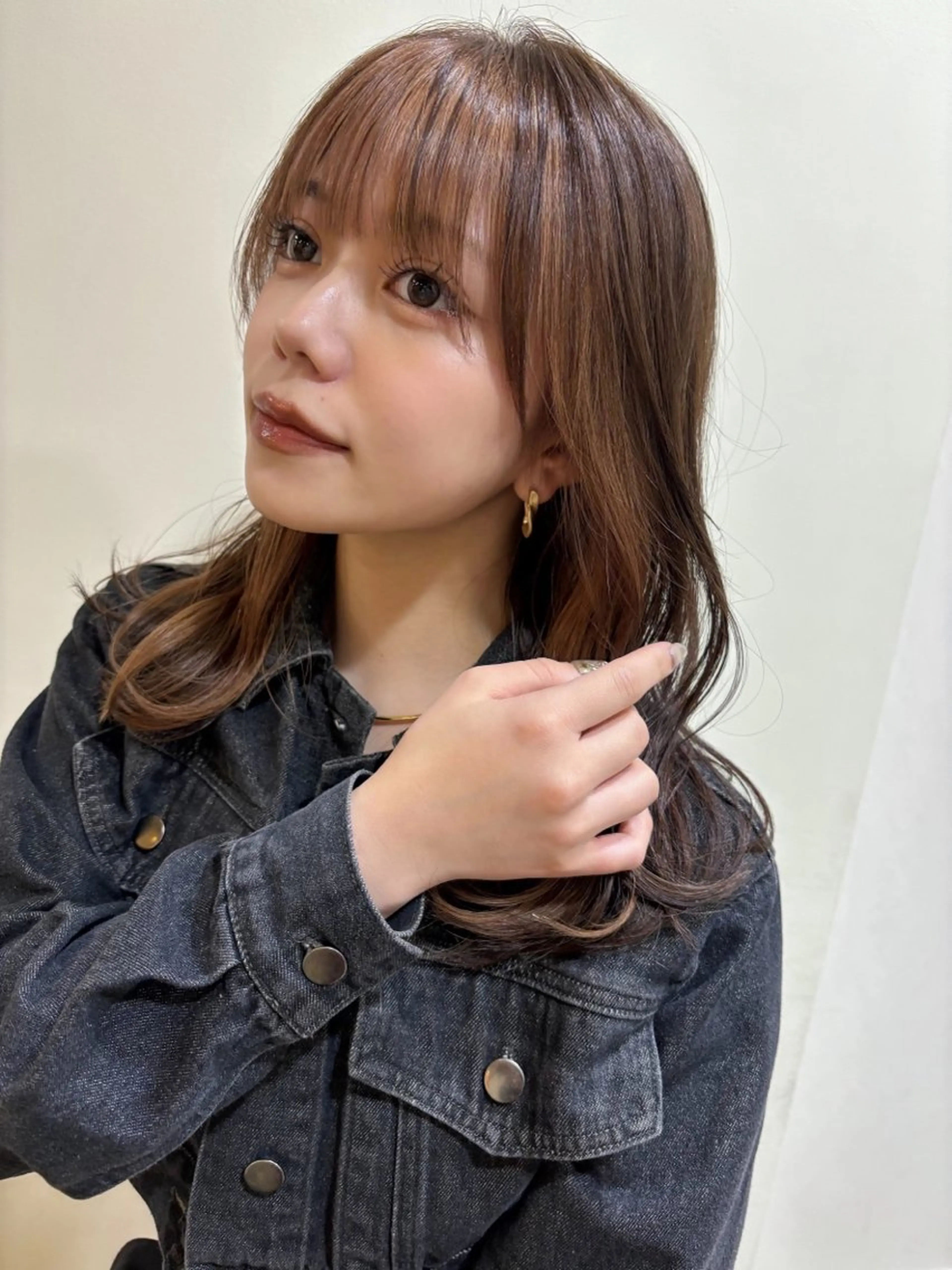 ミディアム カラー ベージュカラー ラベンダーカラー ラベンダーベージュ ミルクティーベージュ カット ヘアカラー トリートメント レイヤー／似合わせ TAKUYAのヘアスタイル