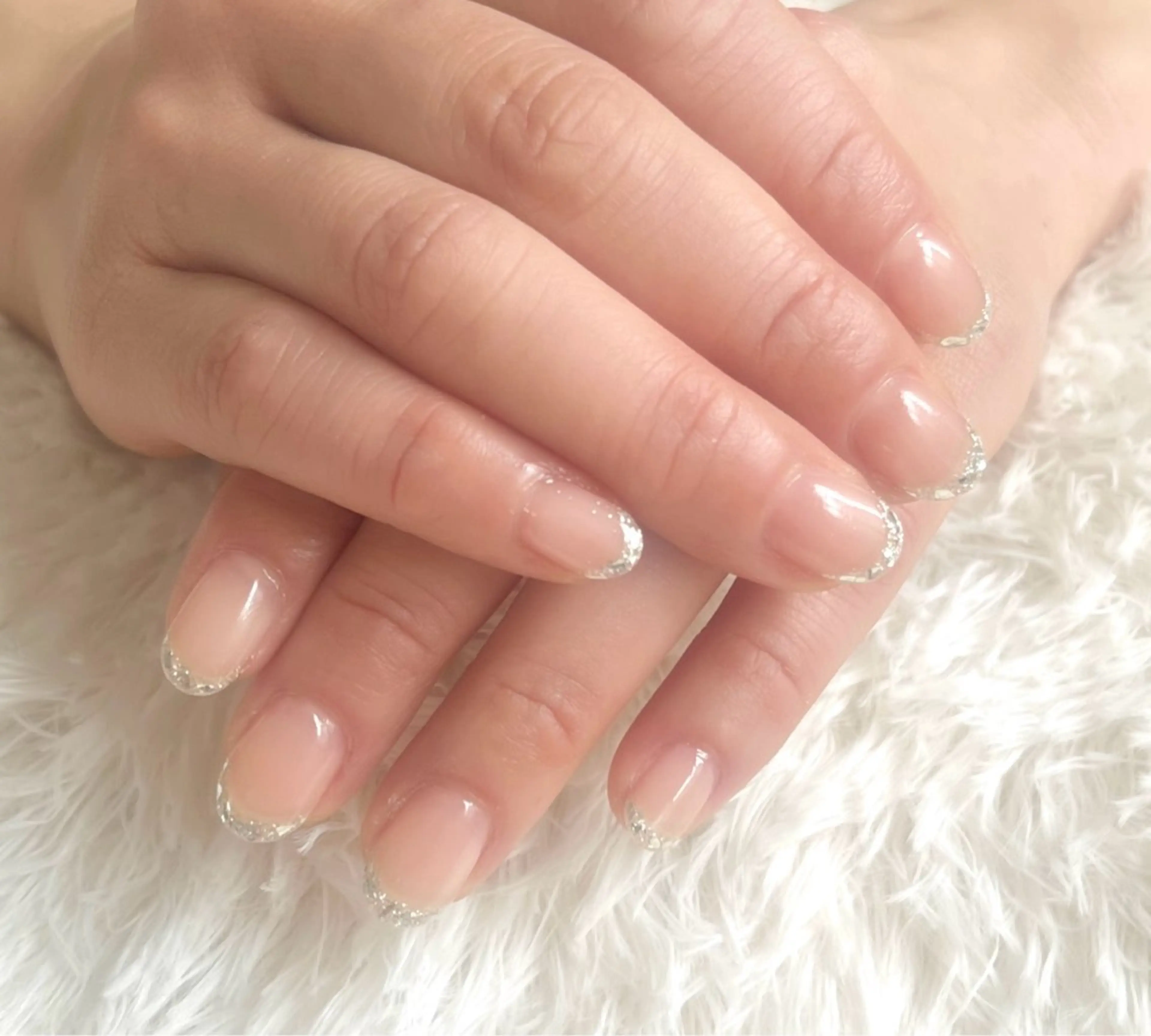 ネイル フレンチネイル ガラスフレンチ ラメ(グリッター) オフィスネイル 島田 亜紀のネイルデザイン