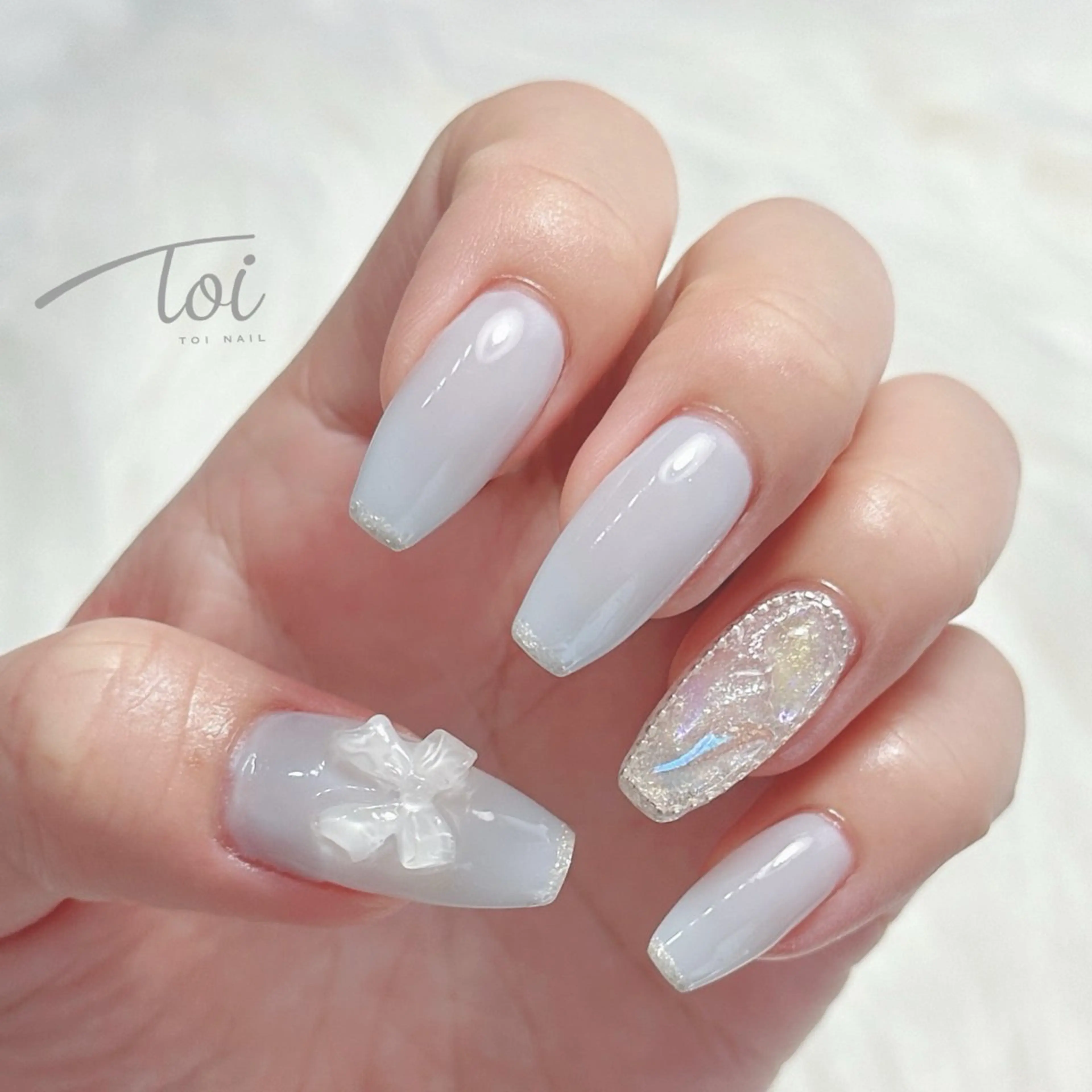 ネイル ブルー リボン ハンドネイル toi nail所属・toi nailのネイルデザイン
