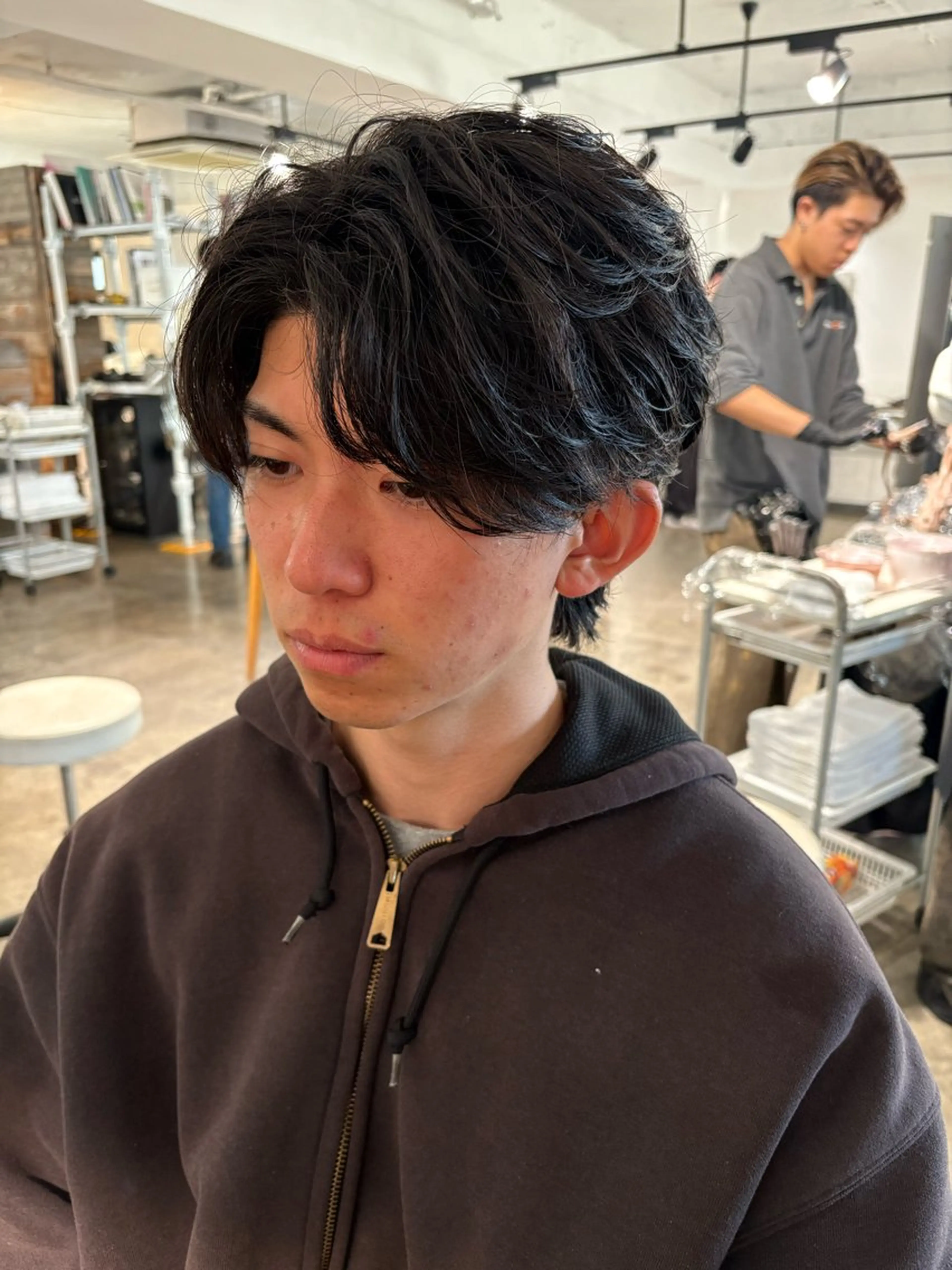 ショート パーマ メンズ センターパート ダウンパーマ フェザーパーマ カルマパーマ メンズ韓国風 カット パーマ フェザーパーマ癖毛 曲がる縮毛矯正森岡のヘアスタイル