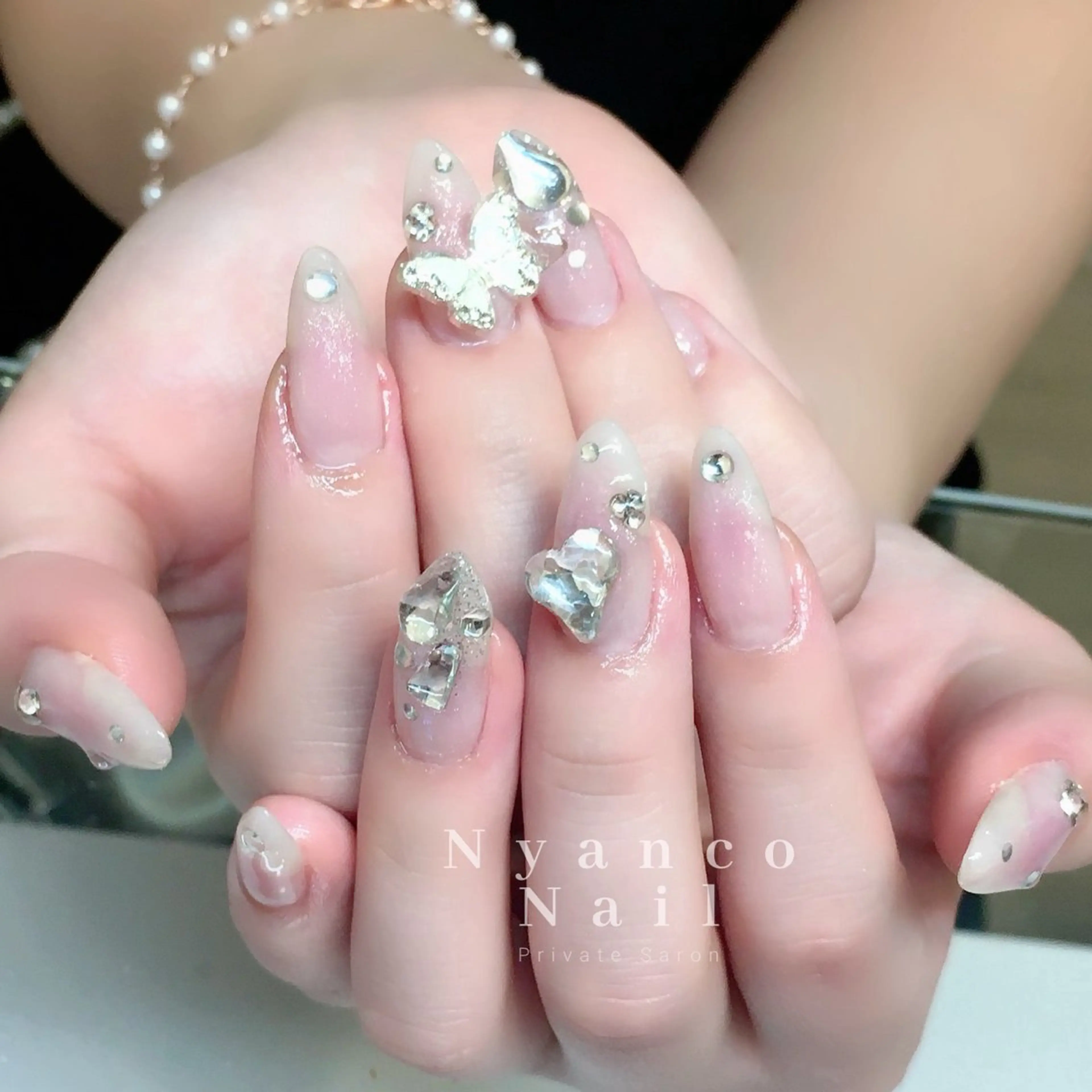 ネイル チークネイル ジェルネイル 氷ネイル・うるうるネイル キラキラネイル ワンホンネイル Nyanco Nailのネイルデザイン